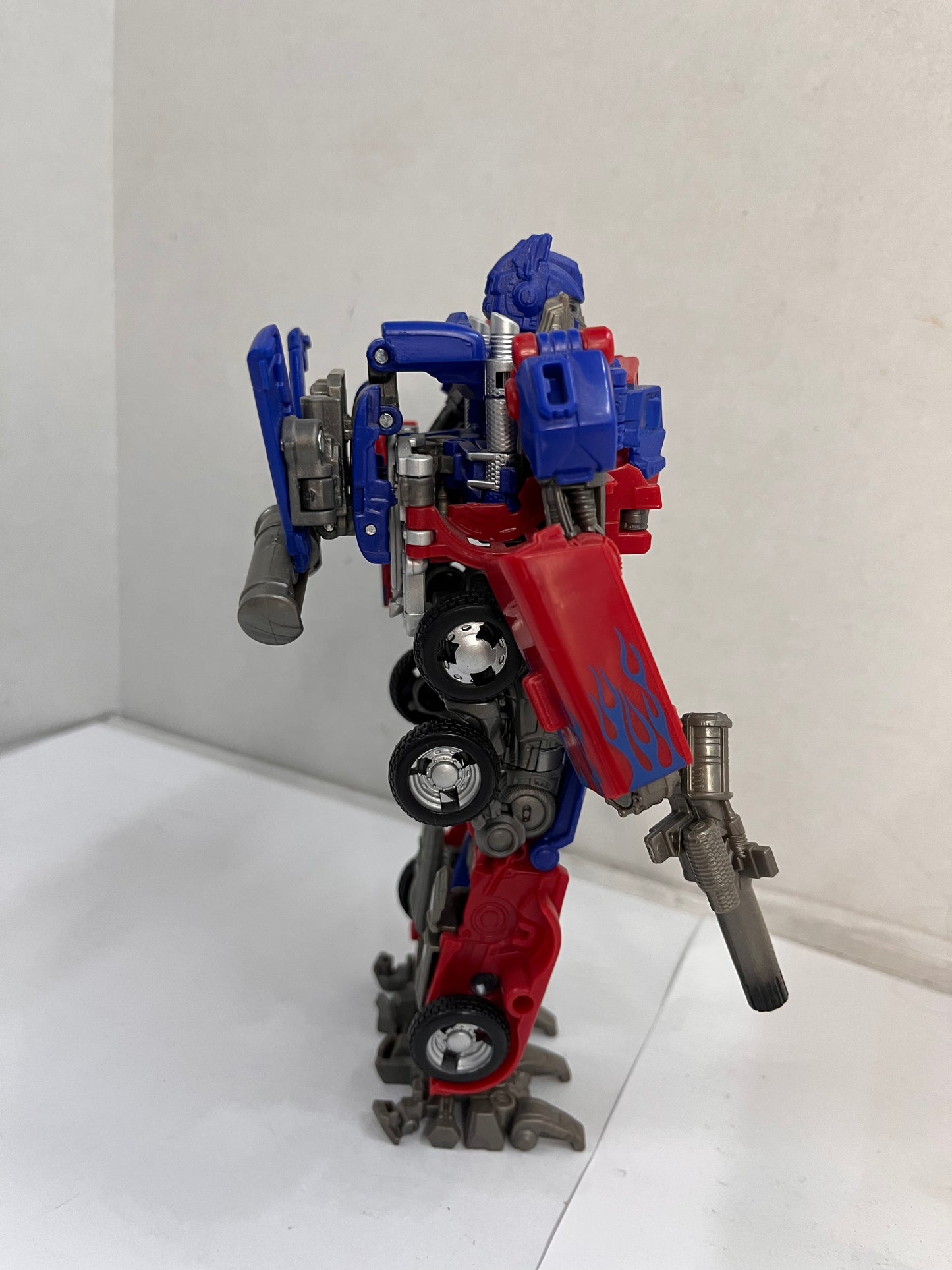2007 Hasbro Transformers Studio Series Optimus Prime Figure SS-32 Complete
