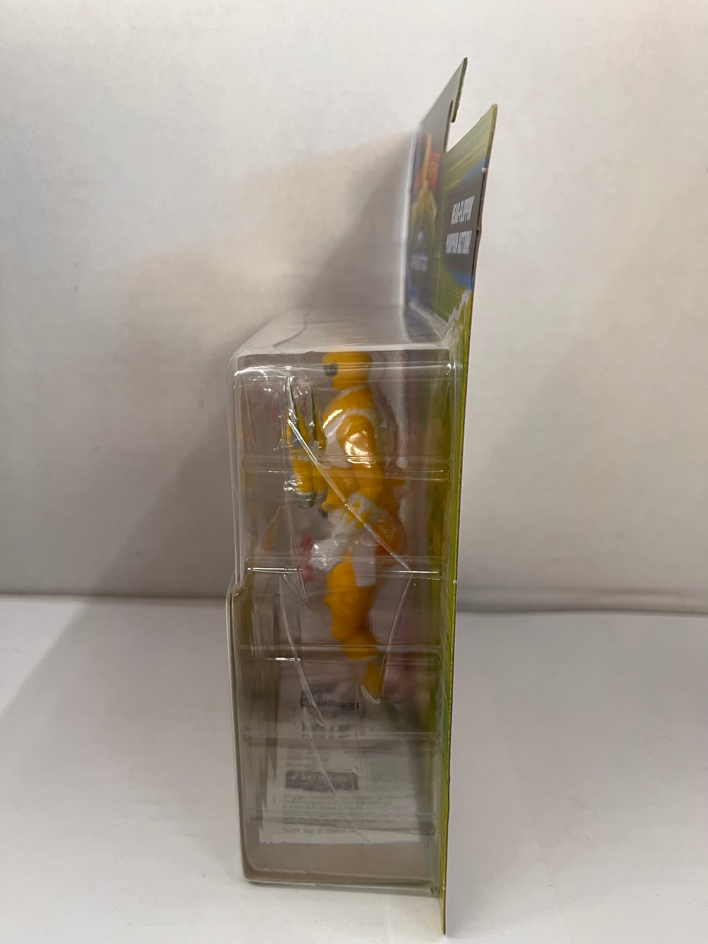 Power Rangers Re-Ignition Yellow Ranger Auto-Morphin Figure