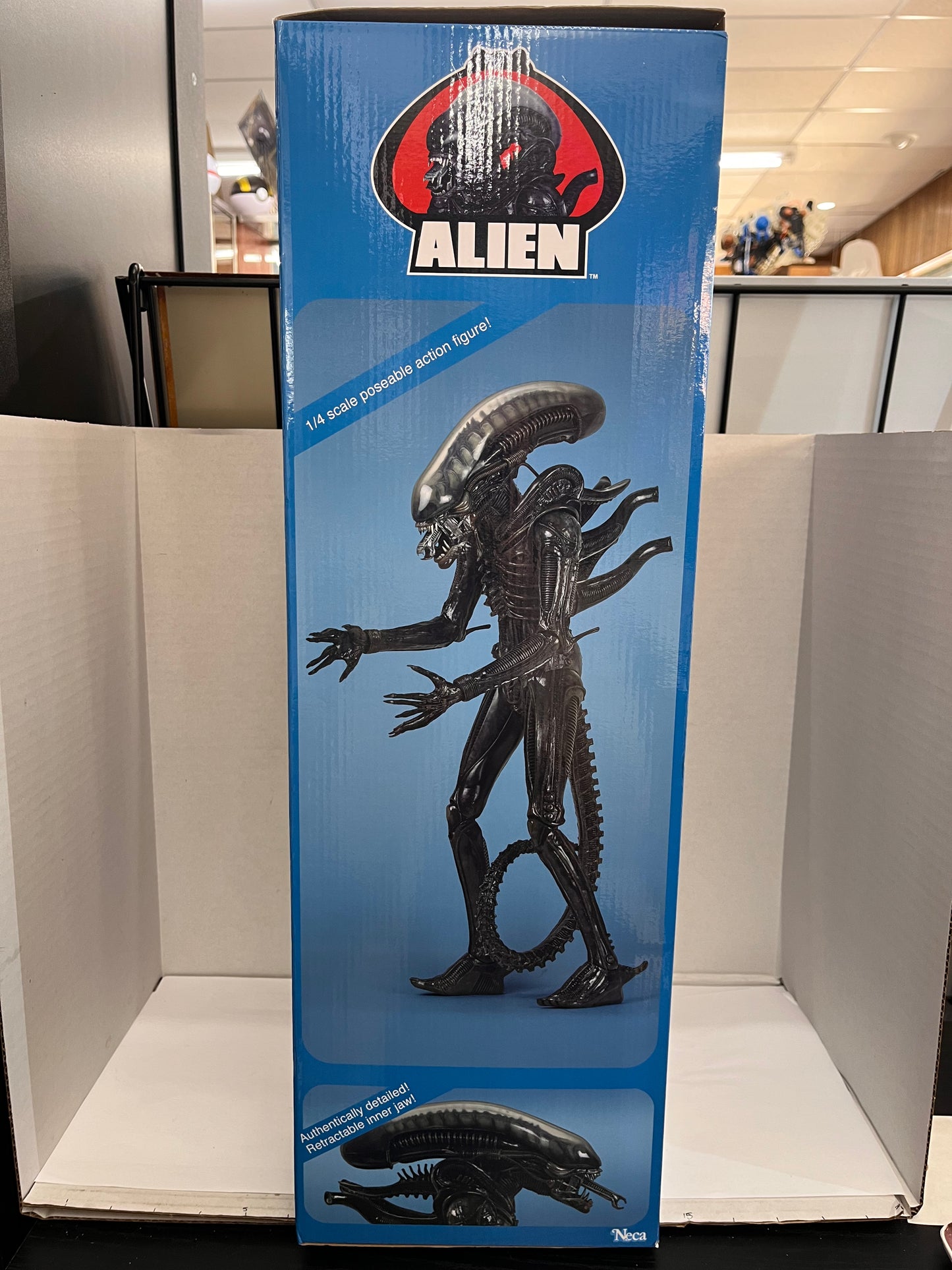 NECA Alien Big Chap (40th Anniversary) 1/4 Scale Action Figure Display Stand