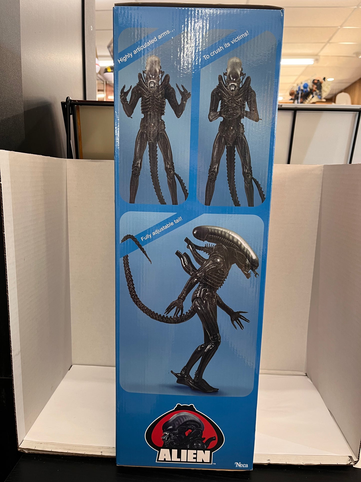 NECA Alien Big Chap (40th Anniversary) 1/4 Scale Action Figure Display Stand