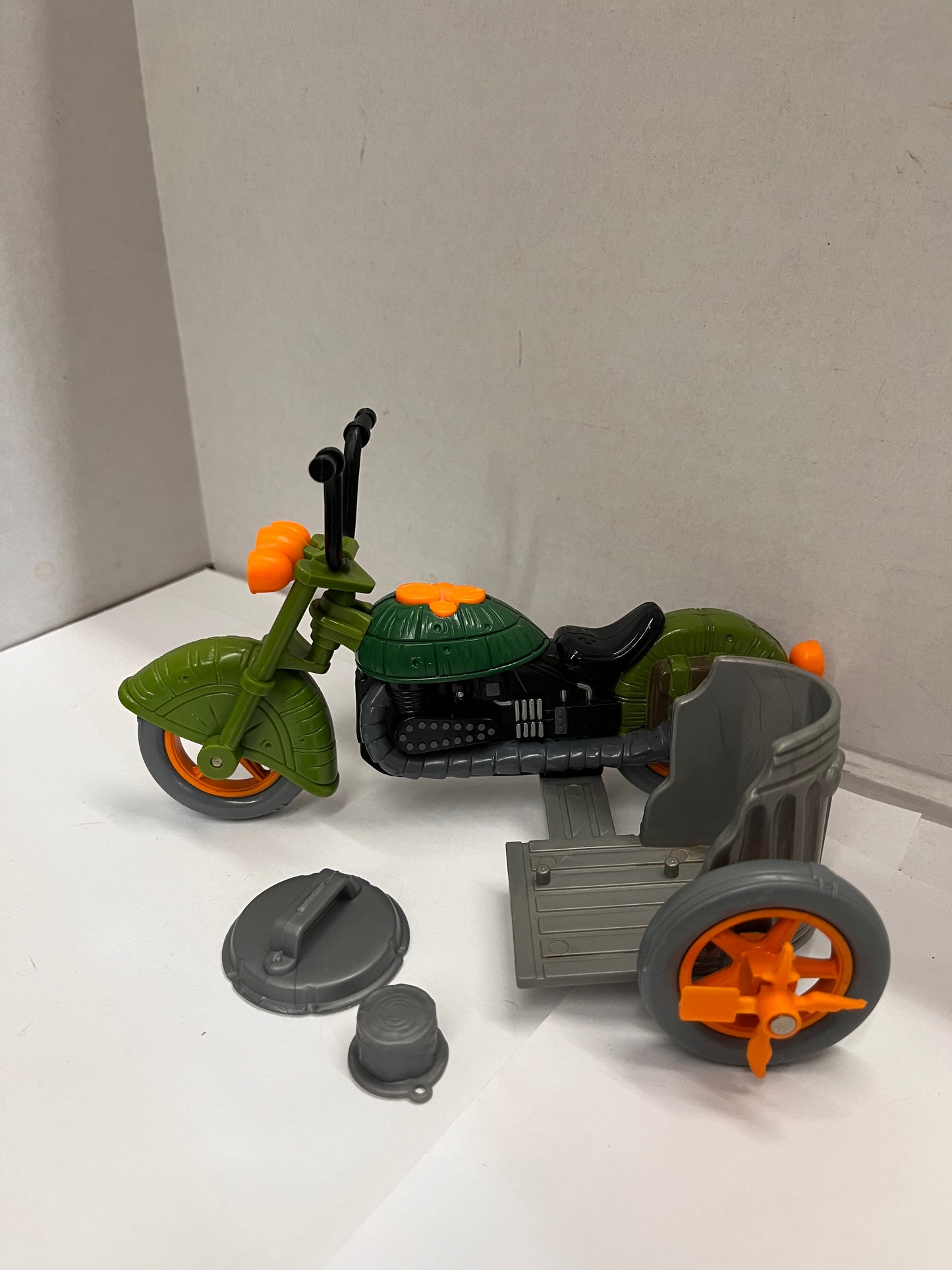 Vintage 1989 Teenage Mutant Ninja Turtle Sewer Motorcycle w/ Sidecar And Lids