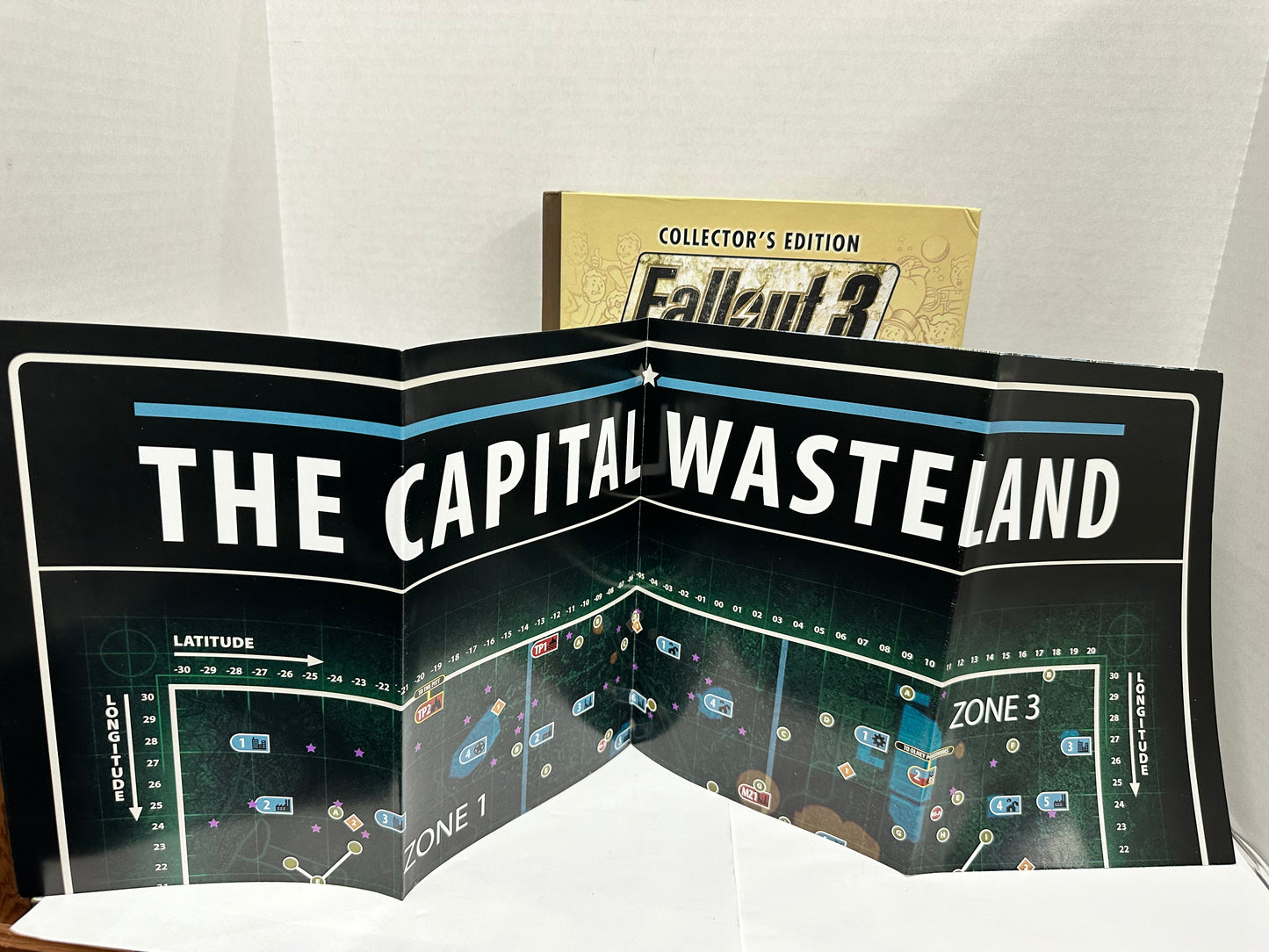 Fallout 3 Game of the Year Collector's Edition Guide Limited Edition with Map
