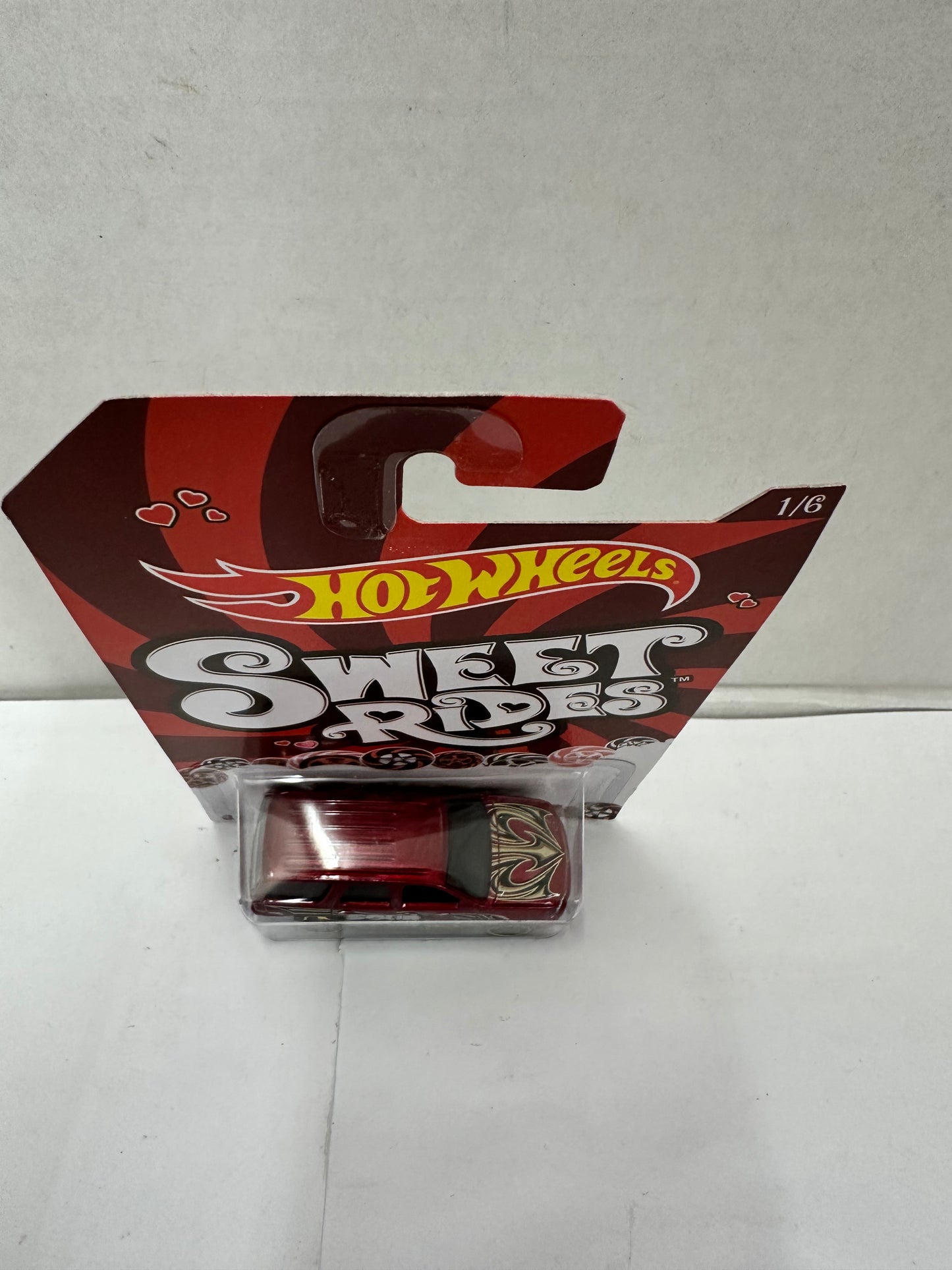 Hot Wheels Kroger Valentines Day Sweet Rides '07 Chevy Tahoe Sour Cherry 1/6