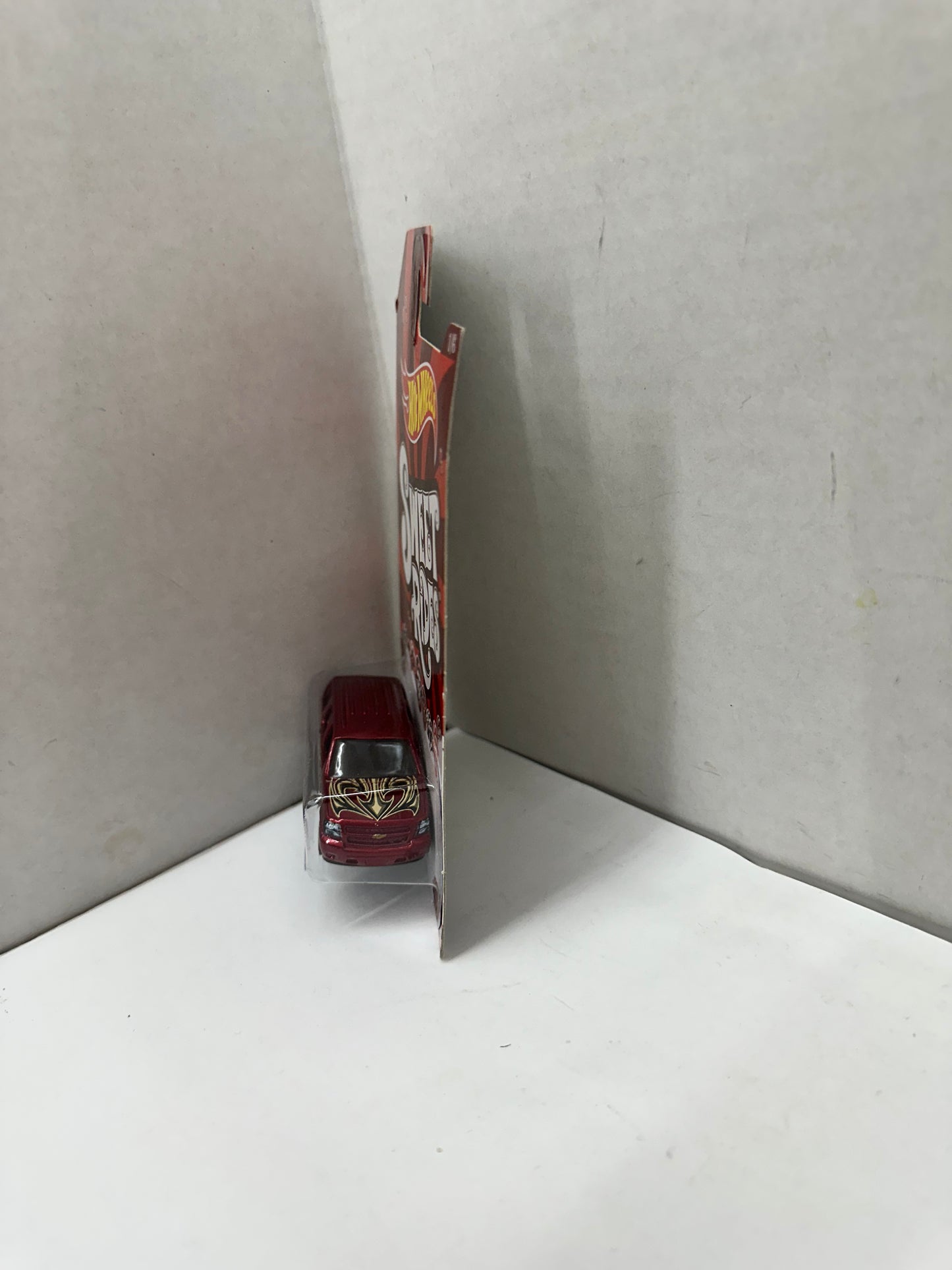 Hot Wheels Kroger Valentines Day Sweet Rides '07 Chevy Tahoe Sour Cherry 1/6