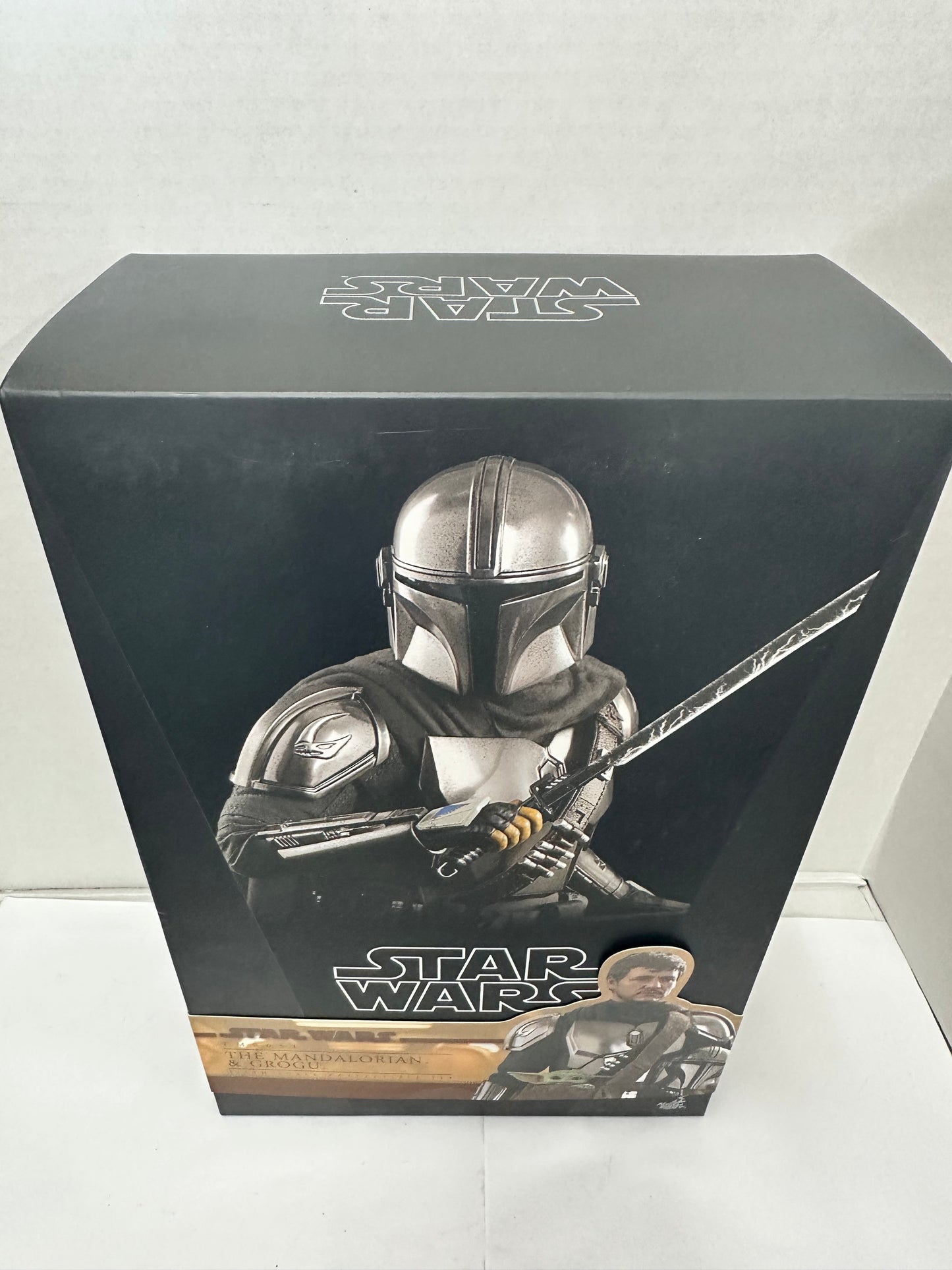Hot Toys The Mandalorian & Grogu Chrome - TMS051