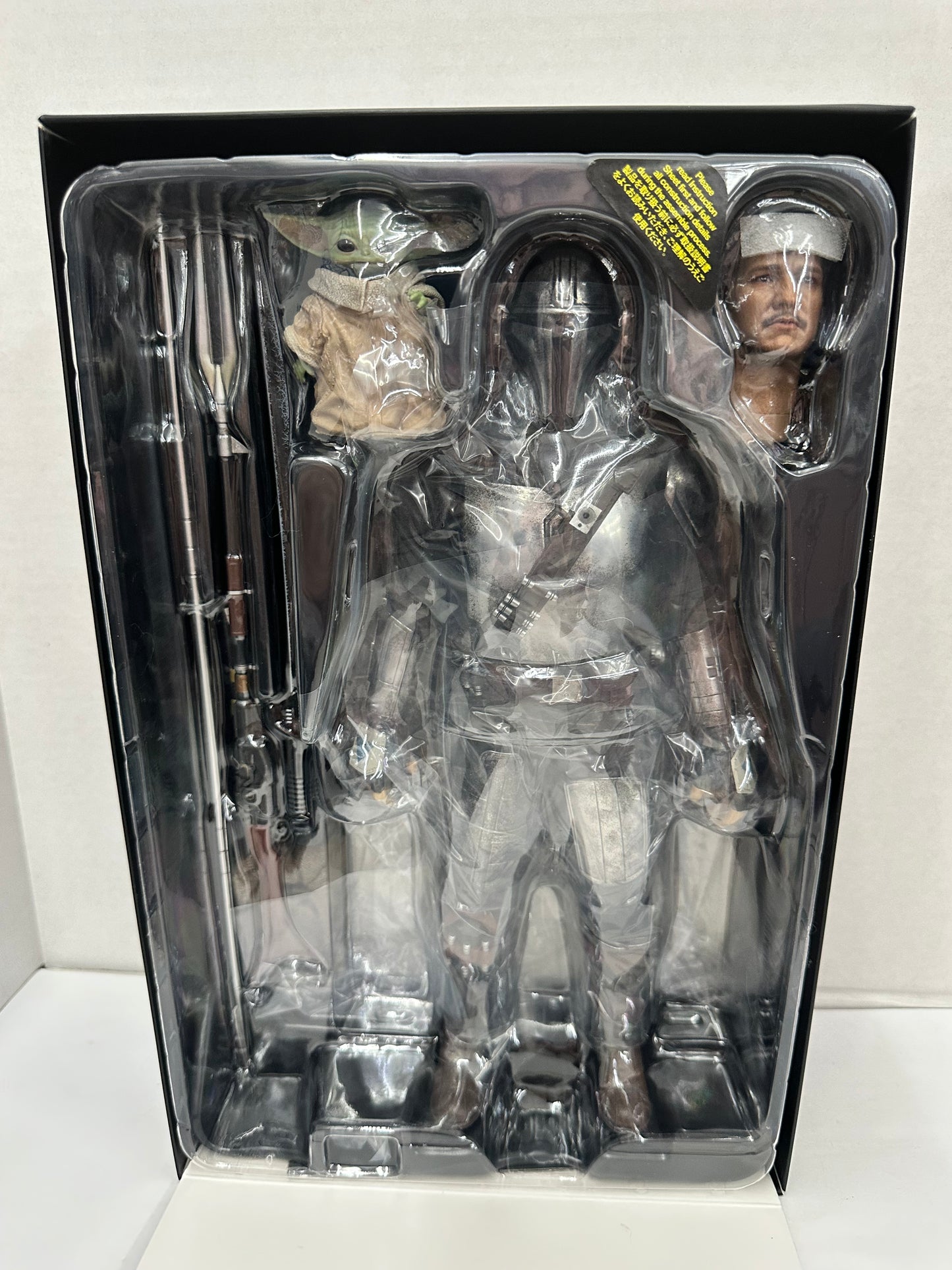 Hot Toys The Mandalorian & Grogu Chrome - TMS051