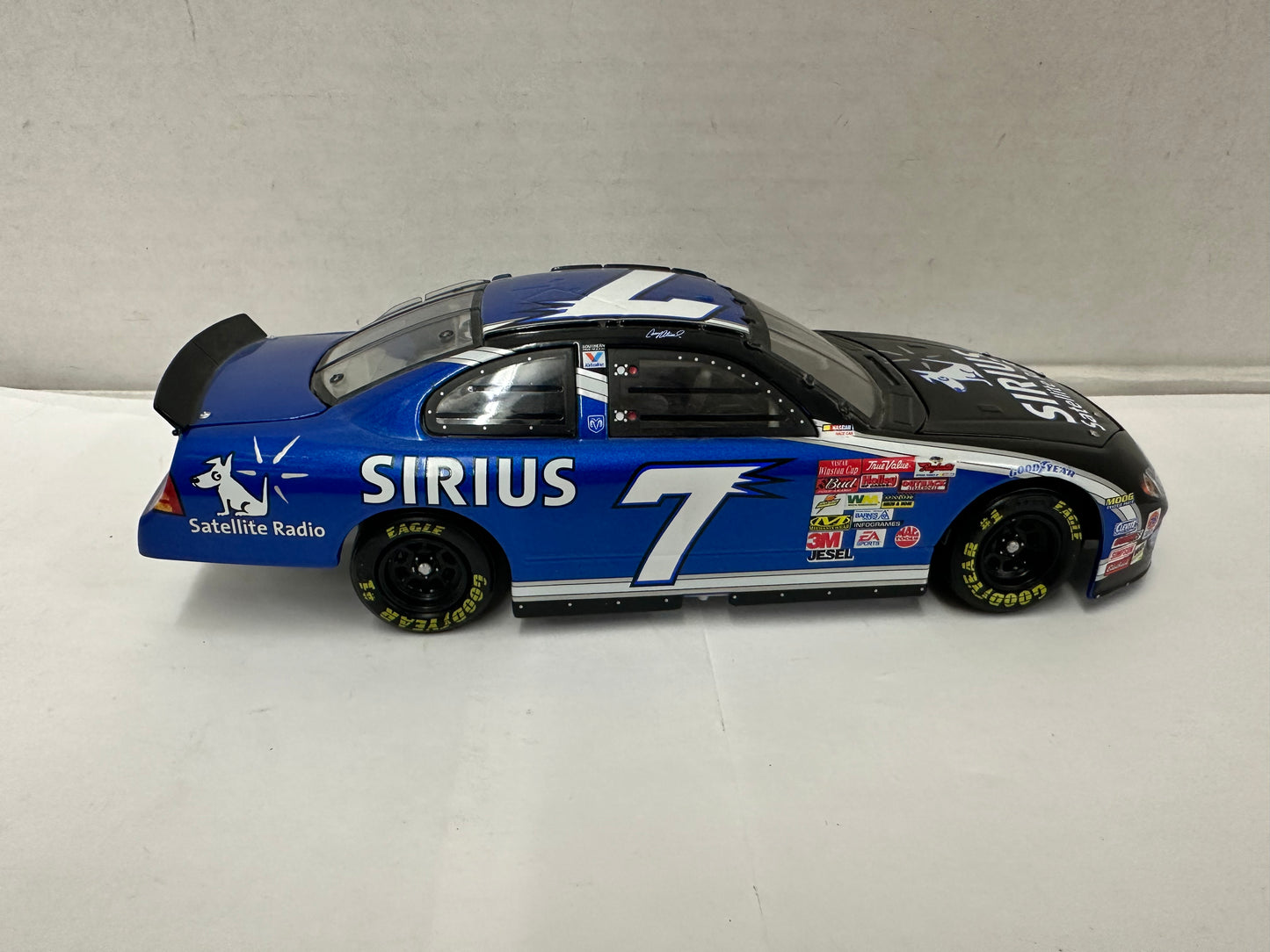 Action 1:24 NASCAR Sirius #7 Casey Atwood 2002 Dodge Intrepid R/T