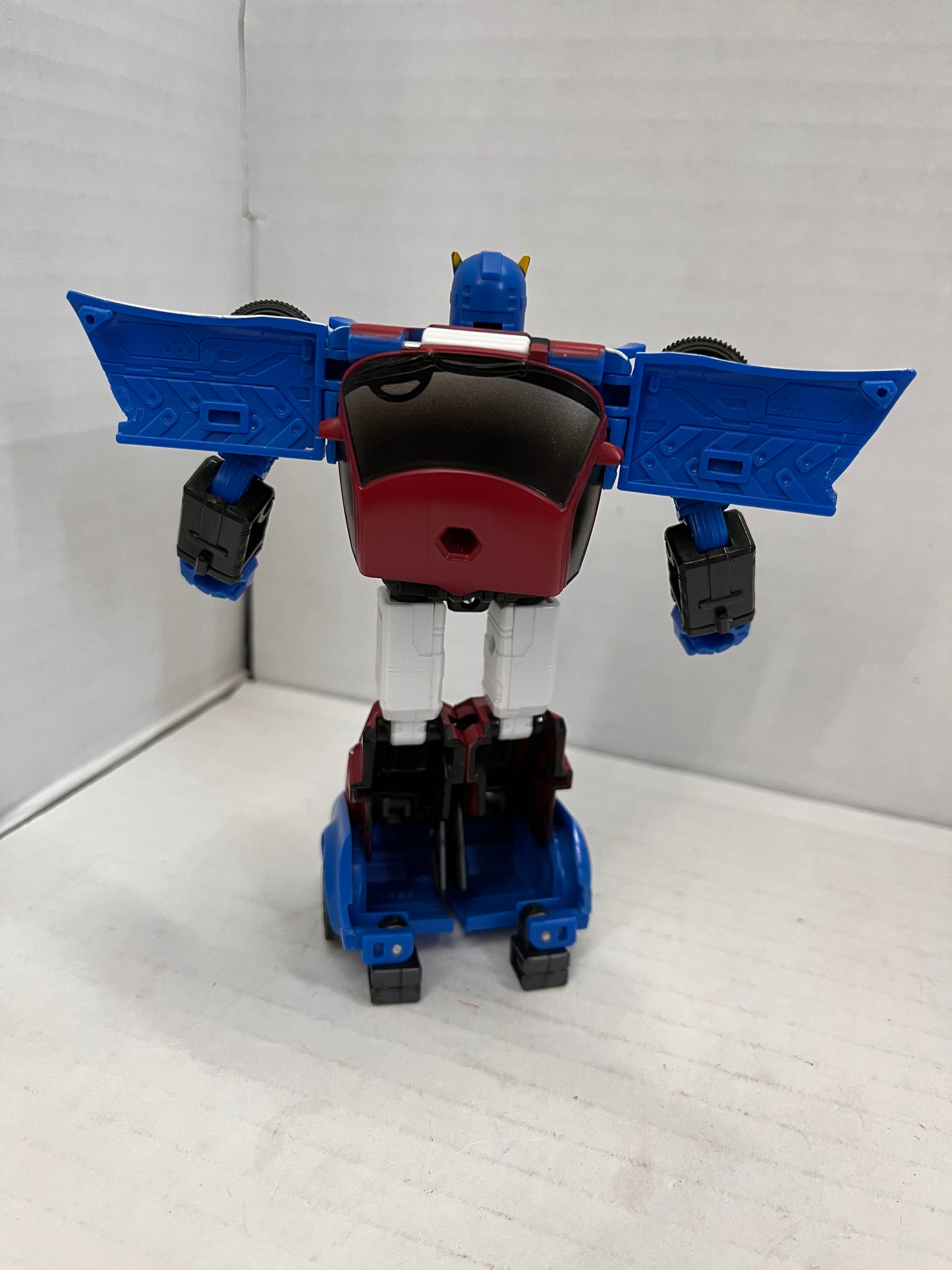 Transformers Earthrise Smokescreen Figure Only WFC War for Cybertron Autobot