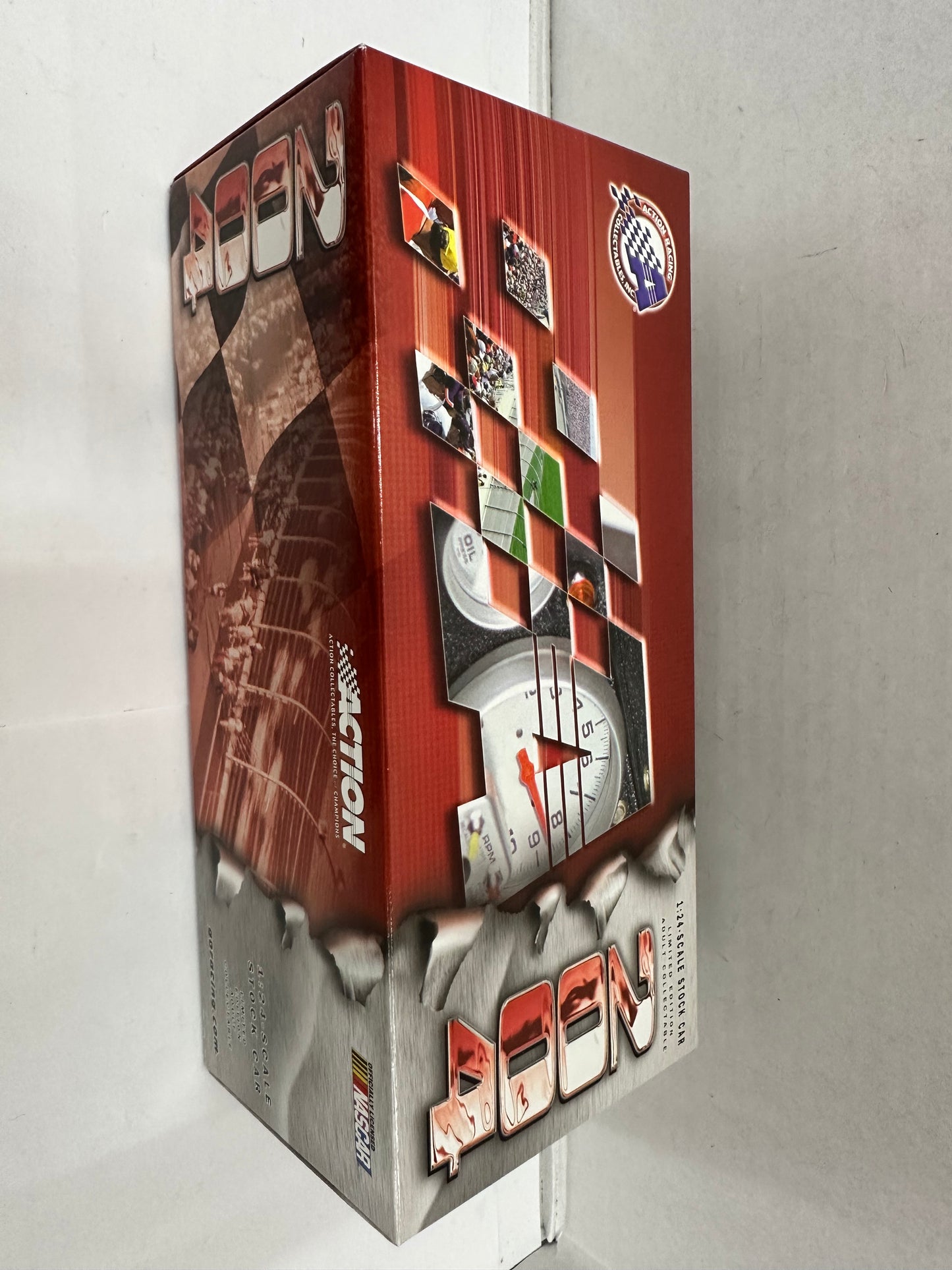 Action Racing Collectables Dale Jarrett #88 2004 Ford Taurus 1:24 UPS Diecast