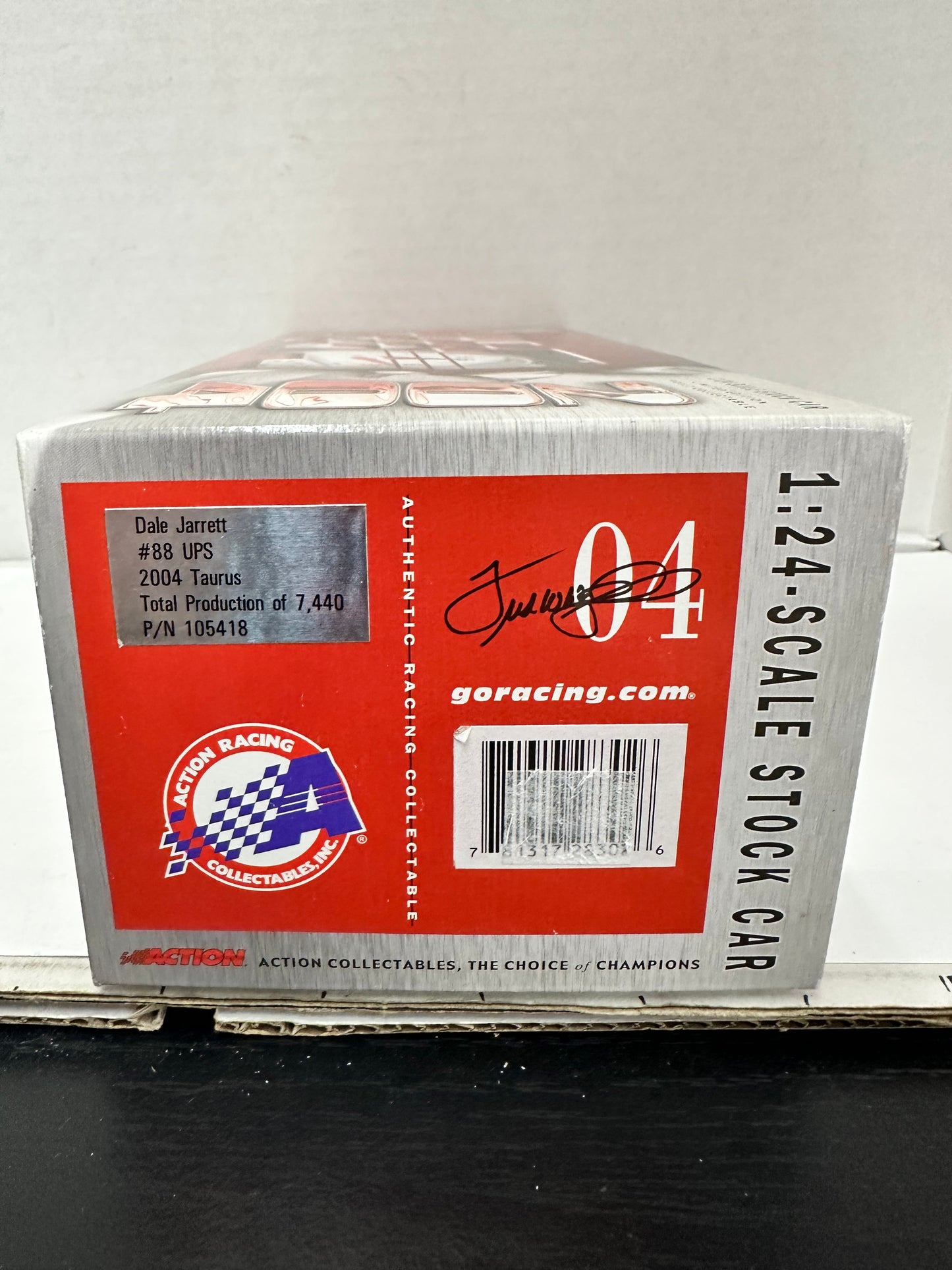 Action Racing Collectables Dale Jarrett #88 2004 Ford Taurus 1:24 UPS Diecast