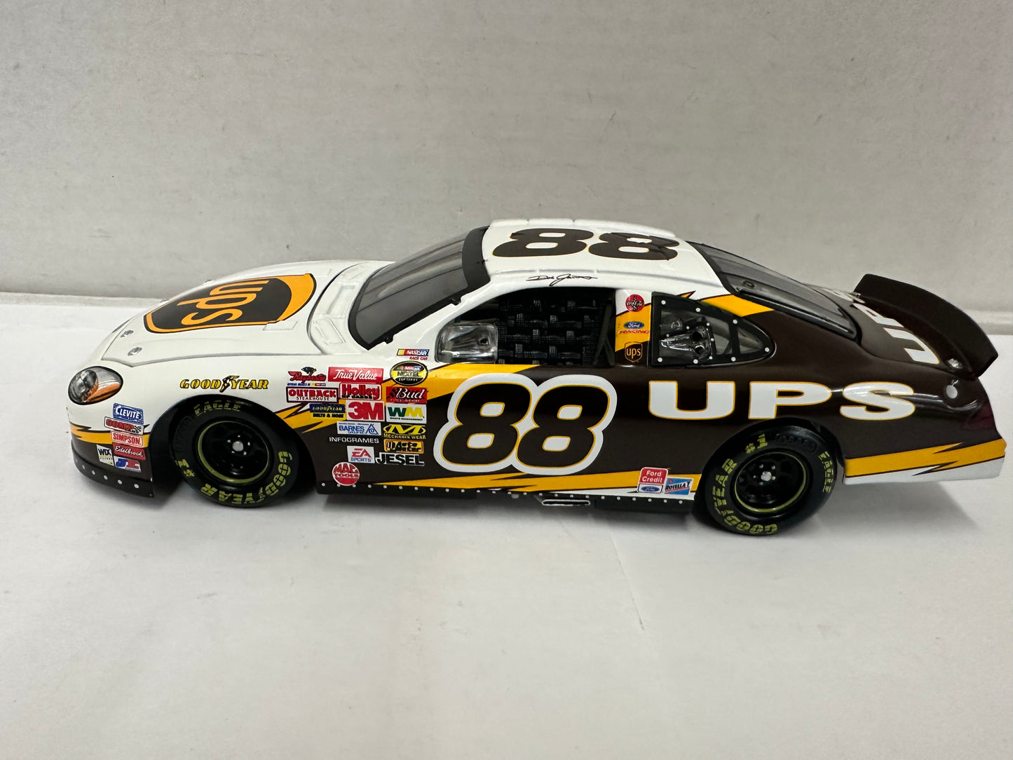 Action Racing Collectables Dale Jarrett #88 2004 Ford Taurus 1:24 UPS Diecast