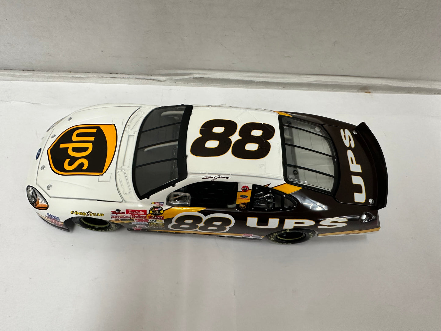 Action Racing Collectables Dale Jarrett #88 2004 Ford Taurus 1:24 UPS Diecast