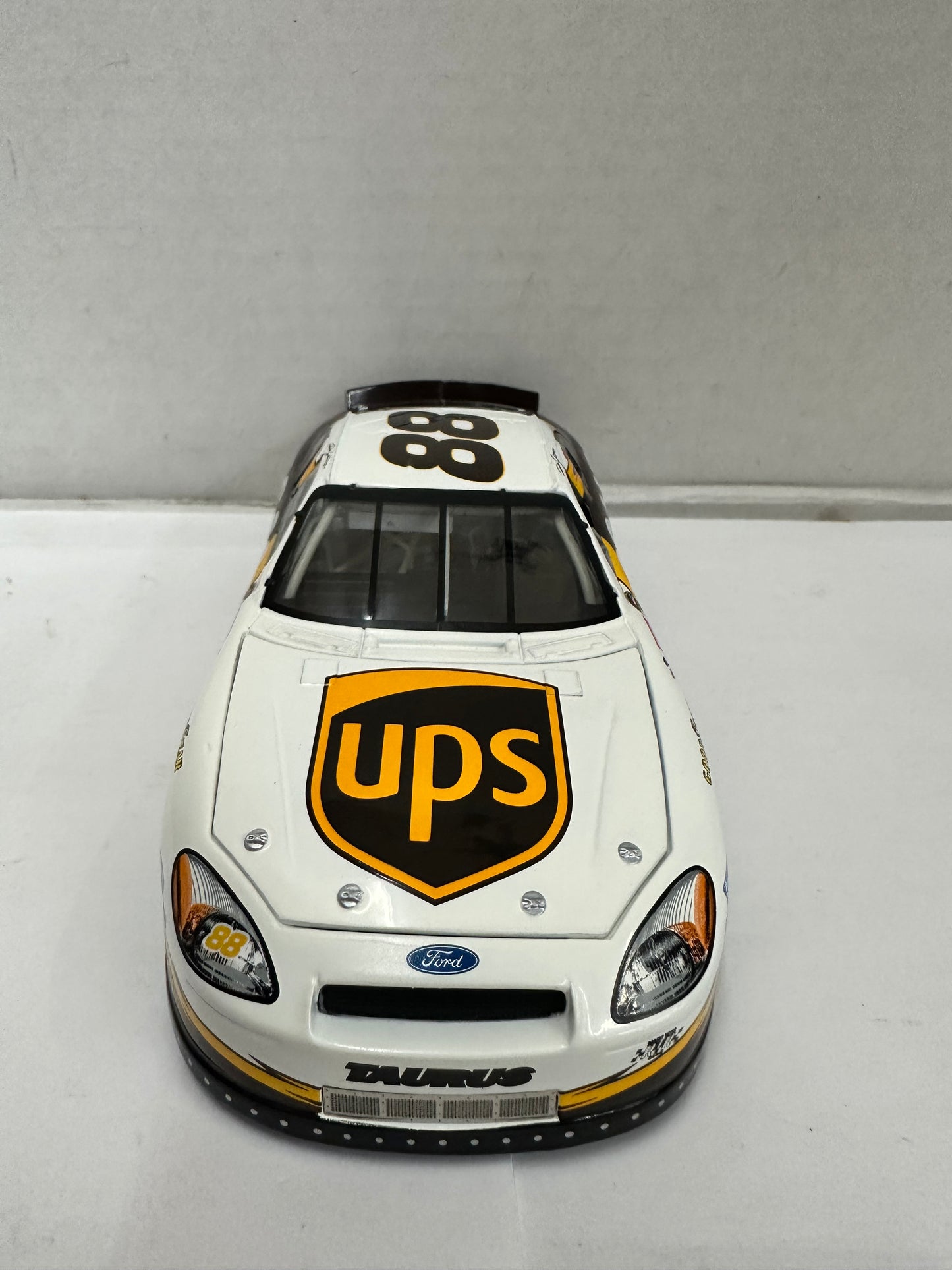 Action Racing Collectables Dale Jarrett #88 2004 Ford Taurus 1:24 UPS Diecast