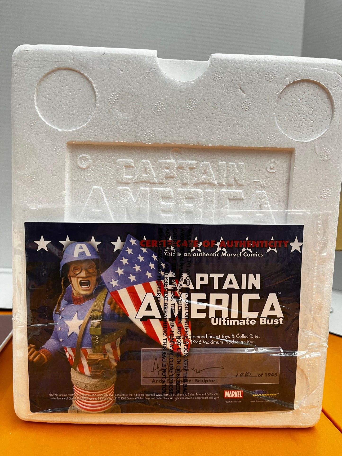 ULTRA RARE Diamond Select MARVEL WW2 Captain America Ultimate Bust (1041/1945)