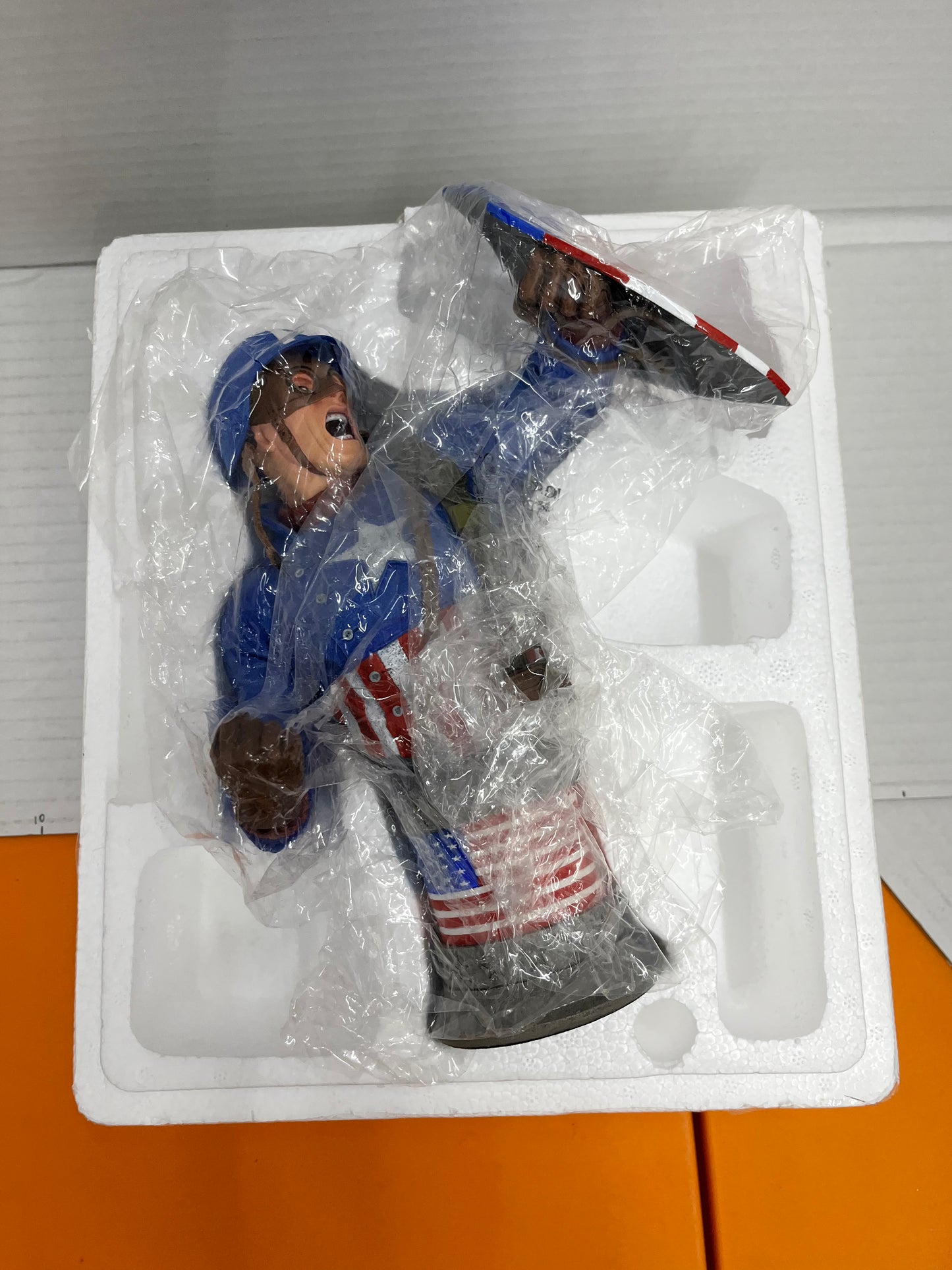 ULTRA RARE Diamond Select MARVEL WW2 Captain America Ultimate Bust (1041/1945)