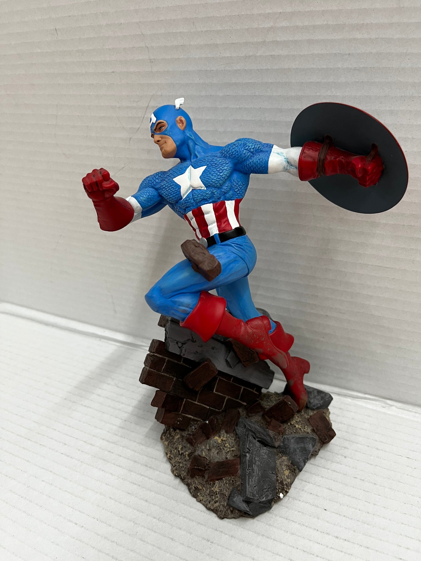 DIAMOND SELECT CAPTAIN AMERICA RESIN STATUE SAM GREENWELL STATUE /7500 RARE