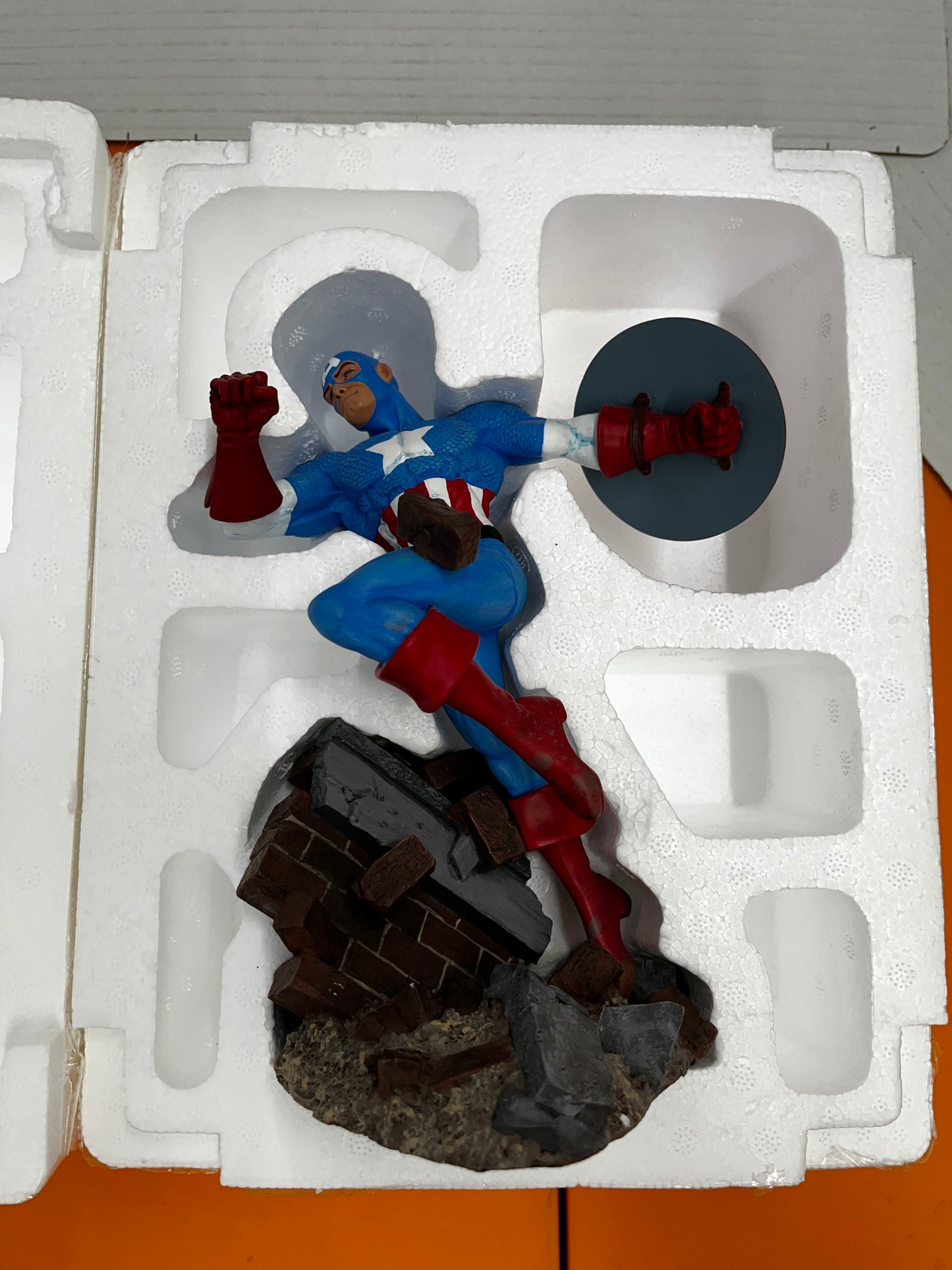 DIAMOND SELECT CAPTAIN AMERICA RESIN STATUE SAM GREENWELL STATUE /7500 RARE