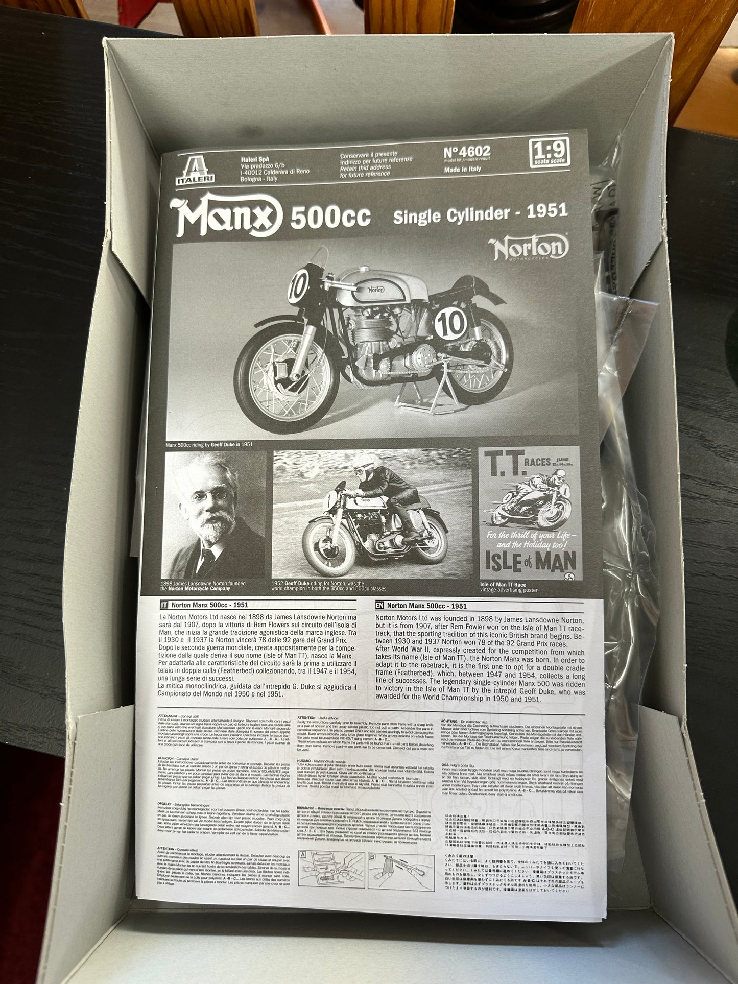 Italeri 1/9 Scale Motorbike Kit 4602 - 1951 Norton Manx 500cc W.Champion G.Duke