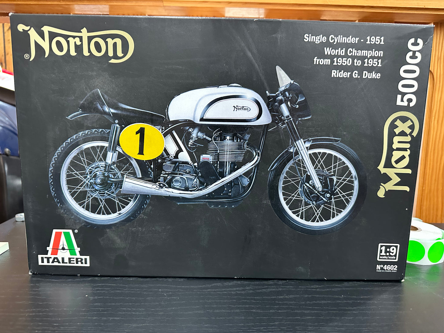 Italeri 1/9 Scale Motorbike Kit 4602 - 1951 Norton Manx 500cc W.Champion G.Duke