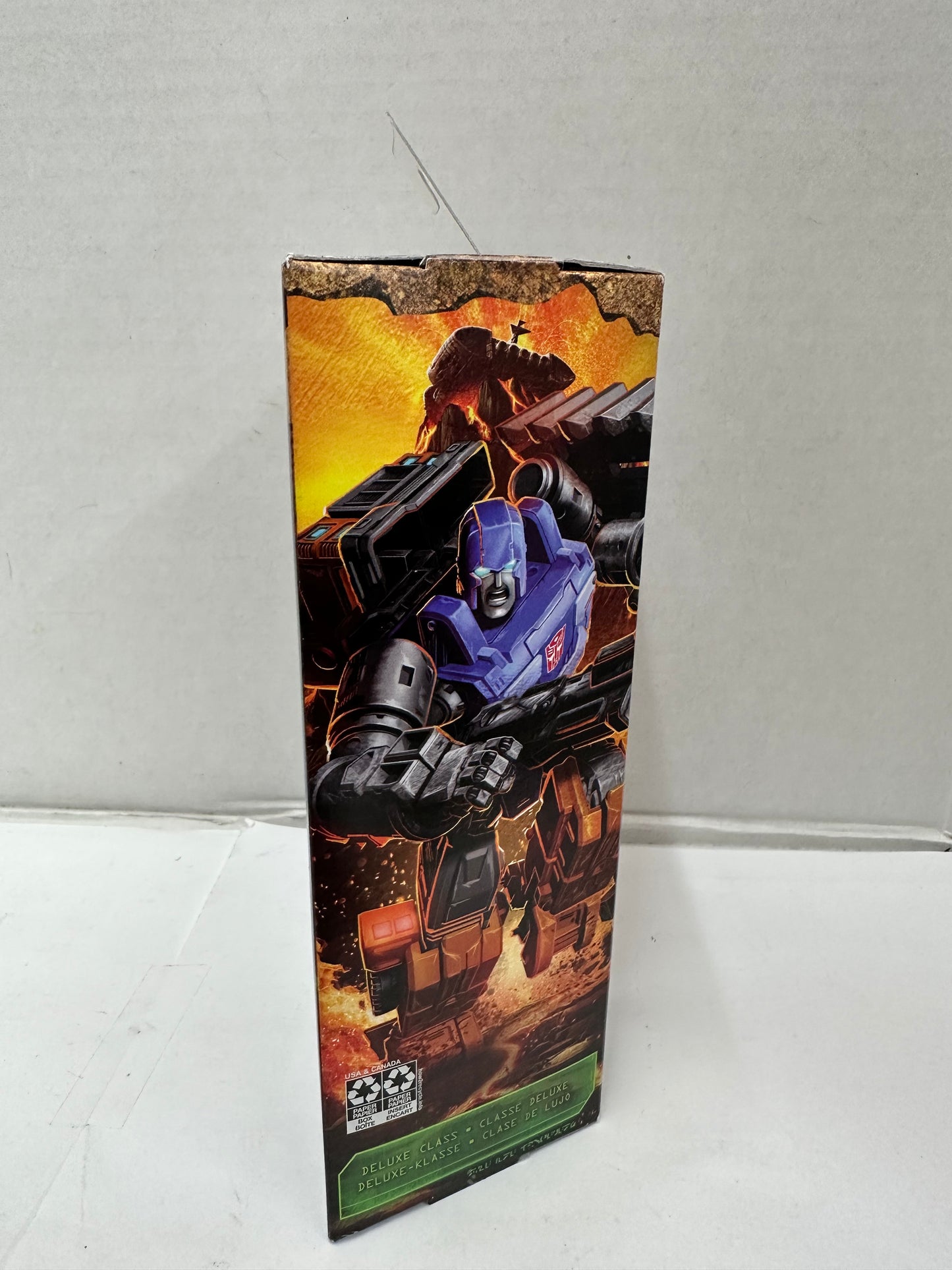 Transformers War for Cybertron: Kingdom Deluxe Huffer Action Figure