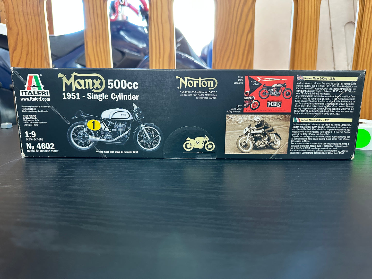 Italeri 1/9 Scale Motorbike Kit 4602 - 1951 Norton Manx 500cc W.Champion G.Duke