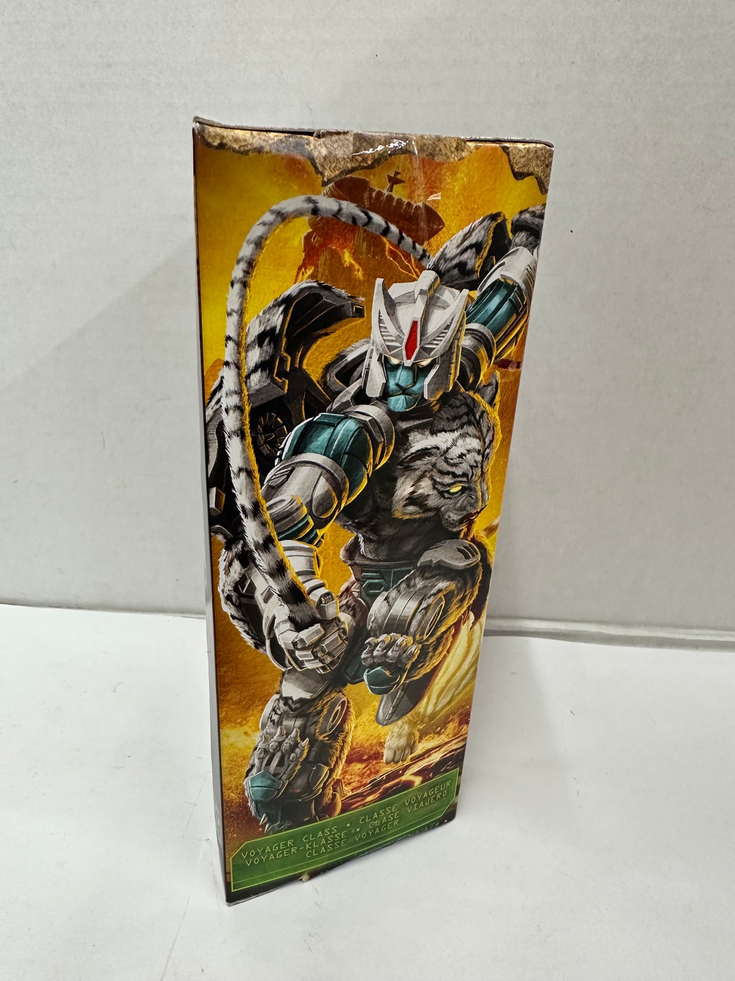 Transformers War for Cybertron: Kingdom Voyager Tigatron Figure