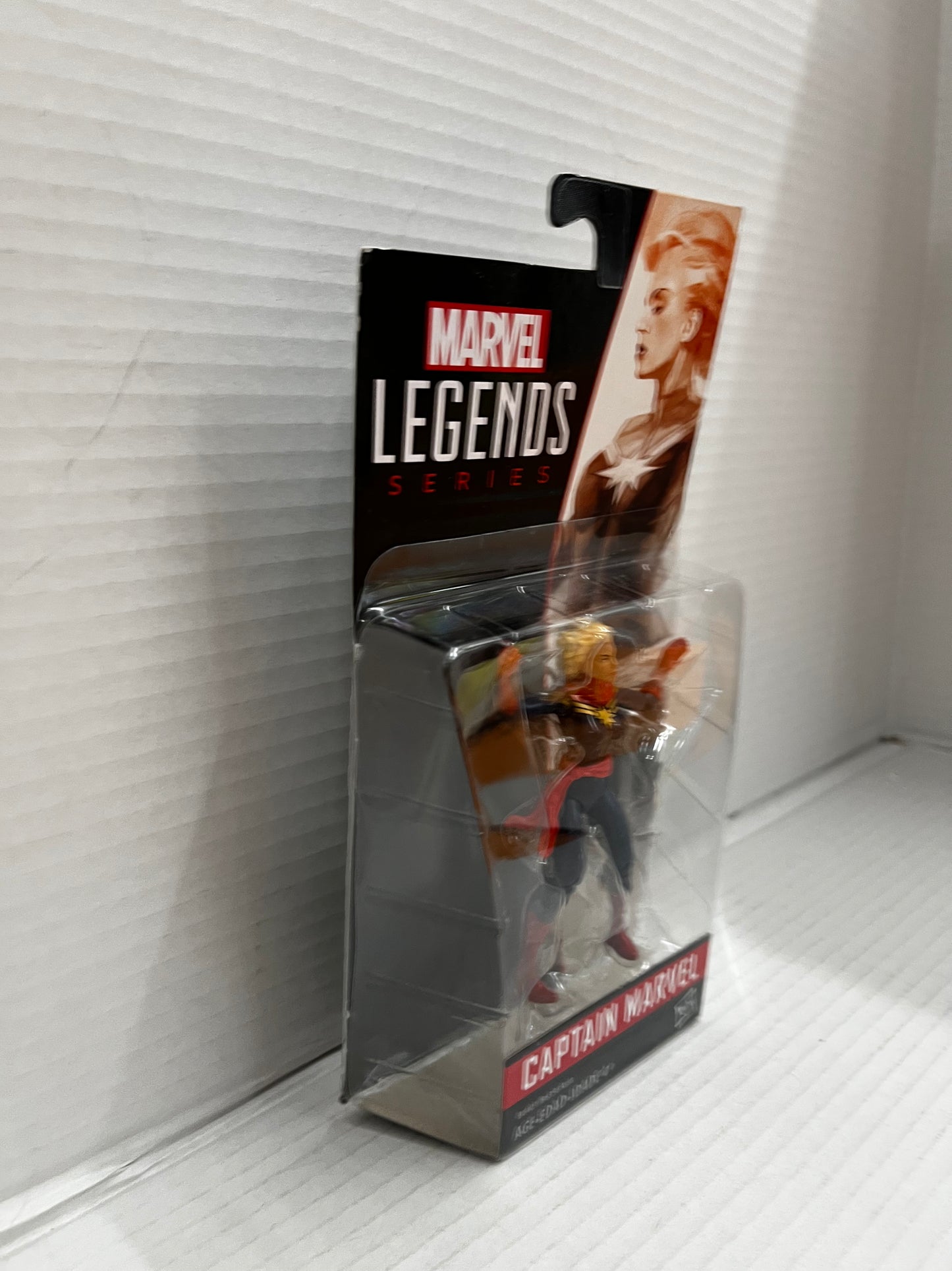 MARVEL LEGENDS SERIES CAPTAIN MARVEL 3.75" ACTION FIGURE