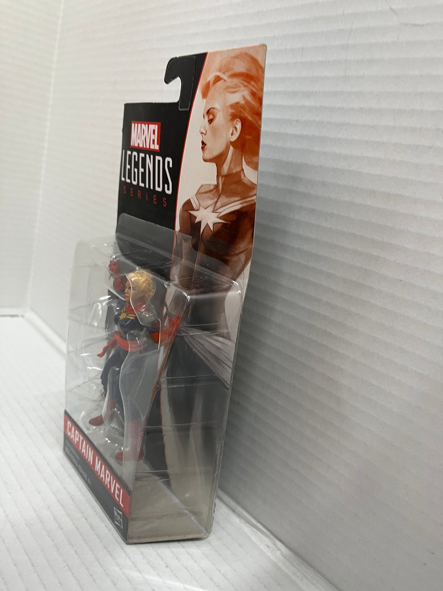 MARVEL LEGENDS SERIES CAPTAIN MARVEL 3.75" ACTION FIGURE