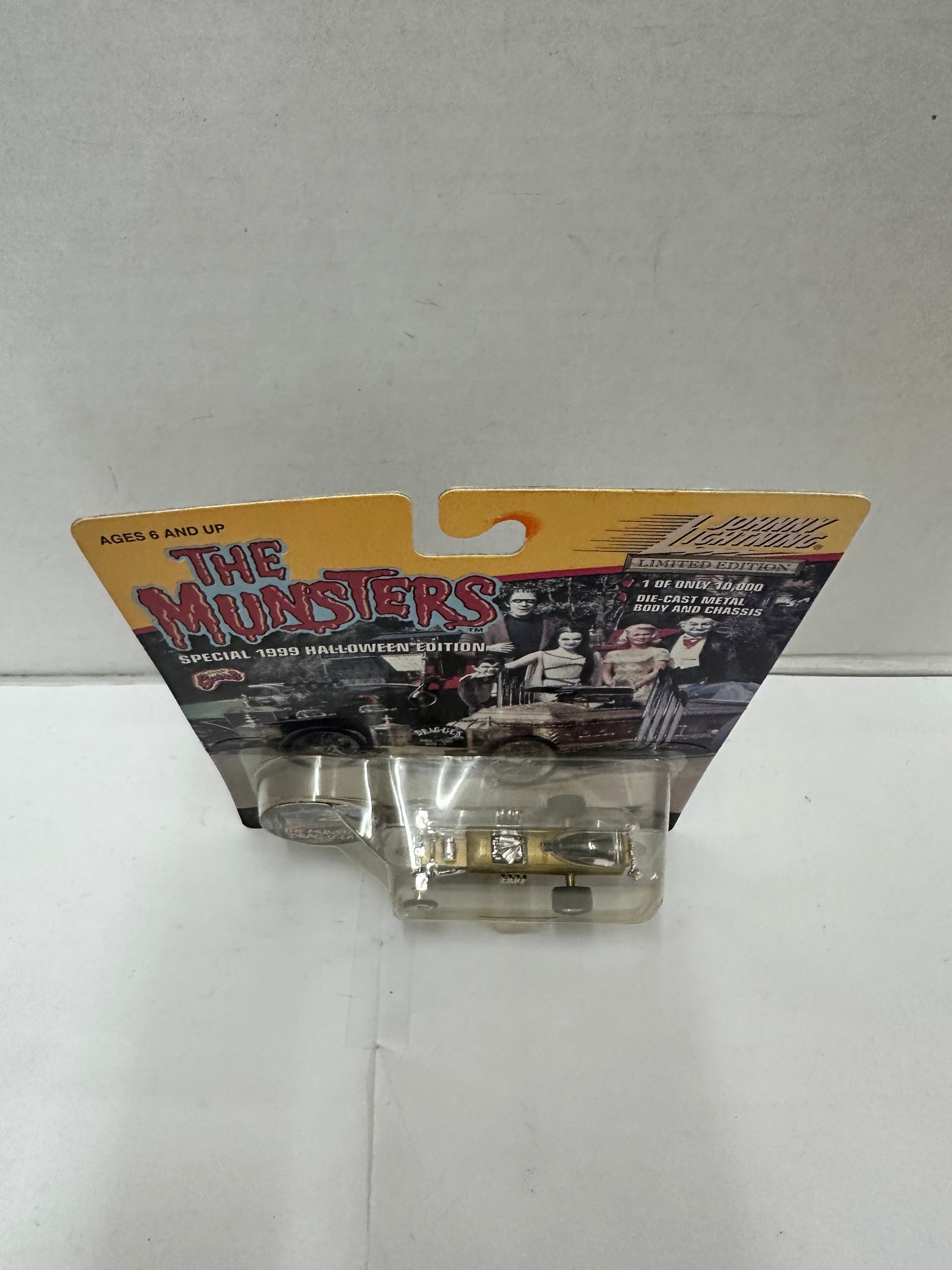 Johnny Lightning The Munsters Special 1999 Halloween Edition Drag-U-La