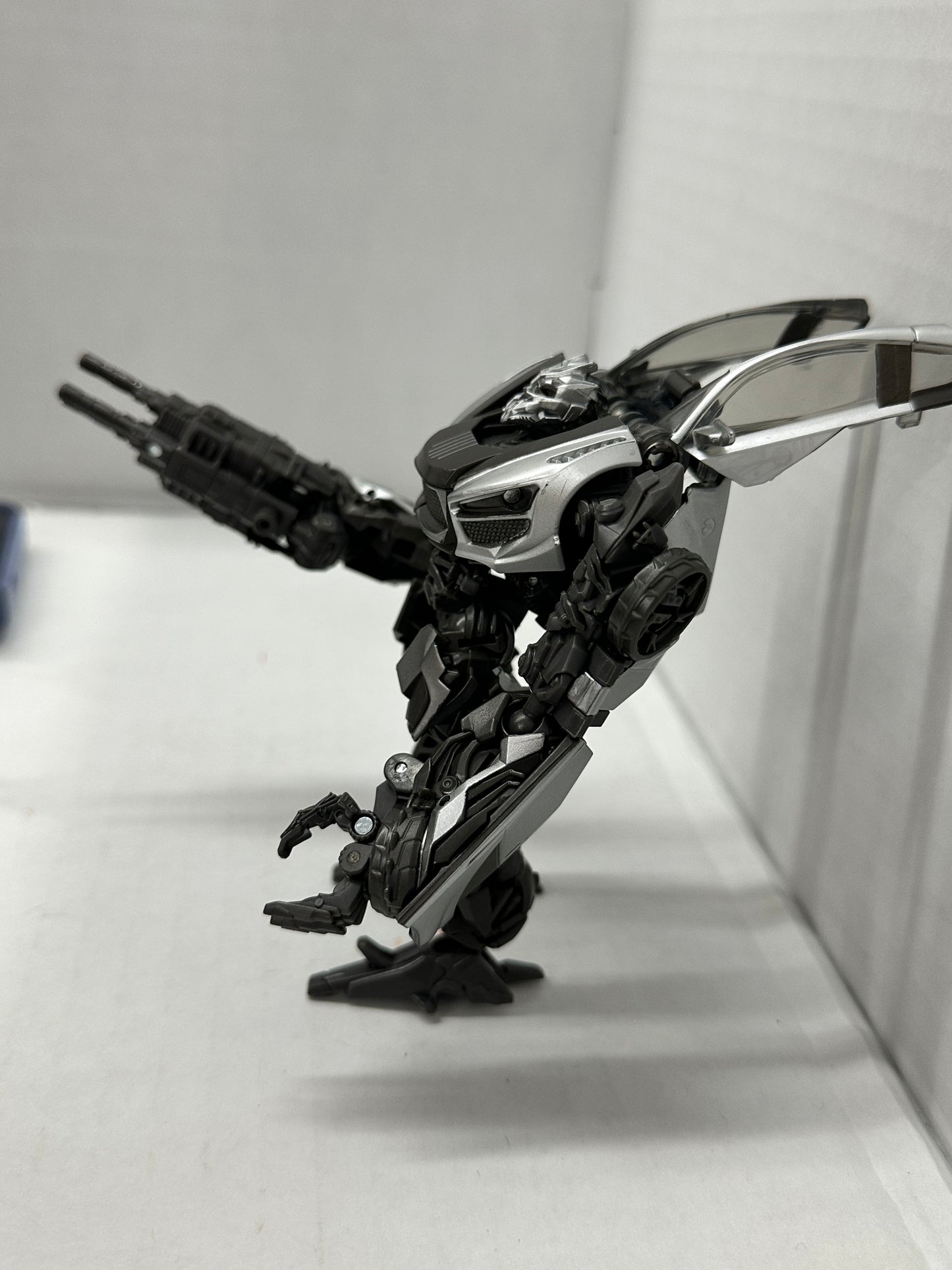 Transformers Sideways Complete SS-88 Studio Series Deluxe Class