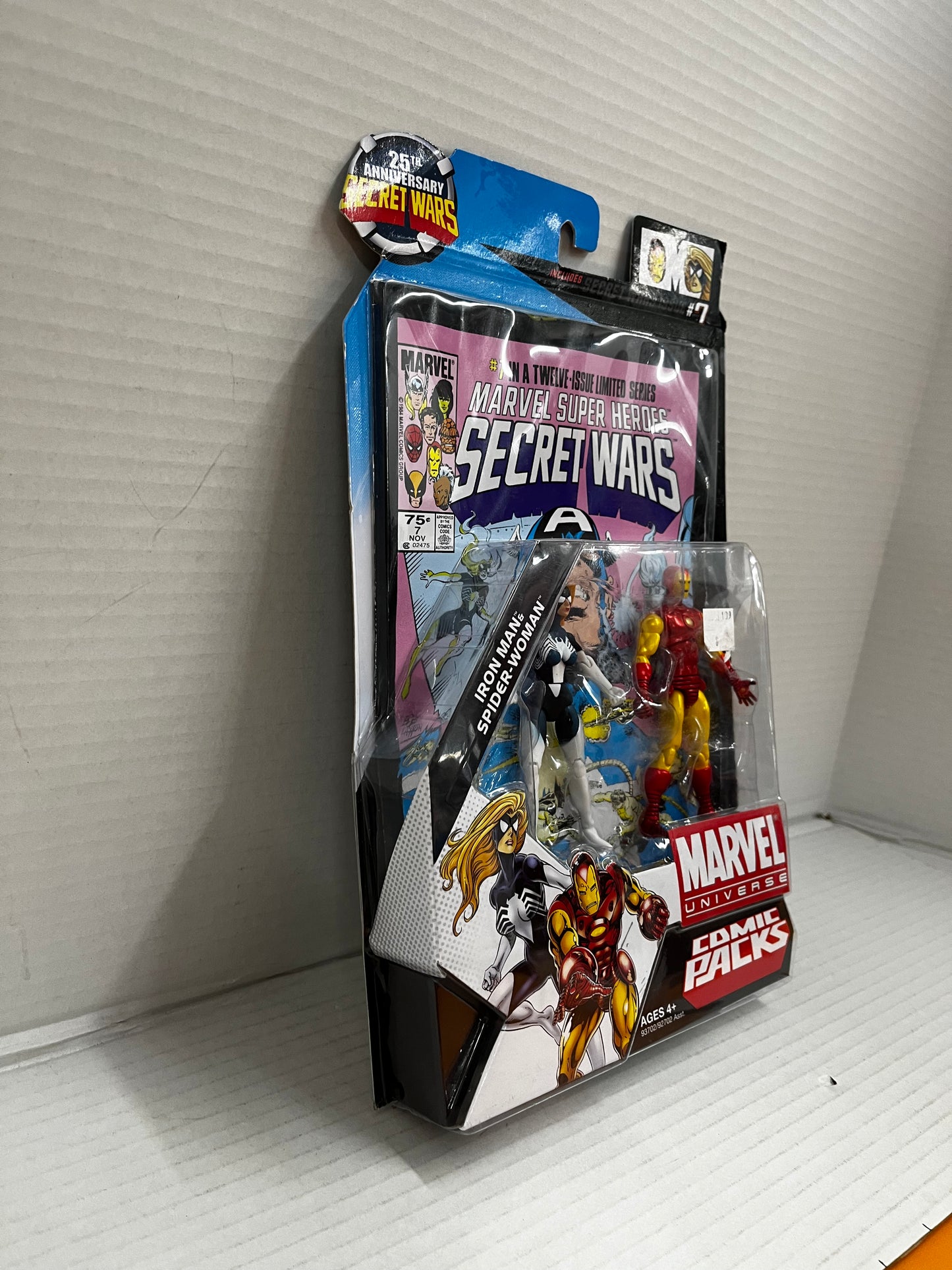 Marvel Secret Wars Comic Packs Iron Man/Spider-Woman Action Figure 2-Pack