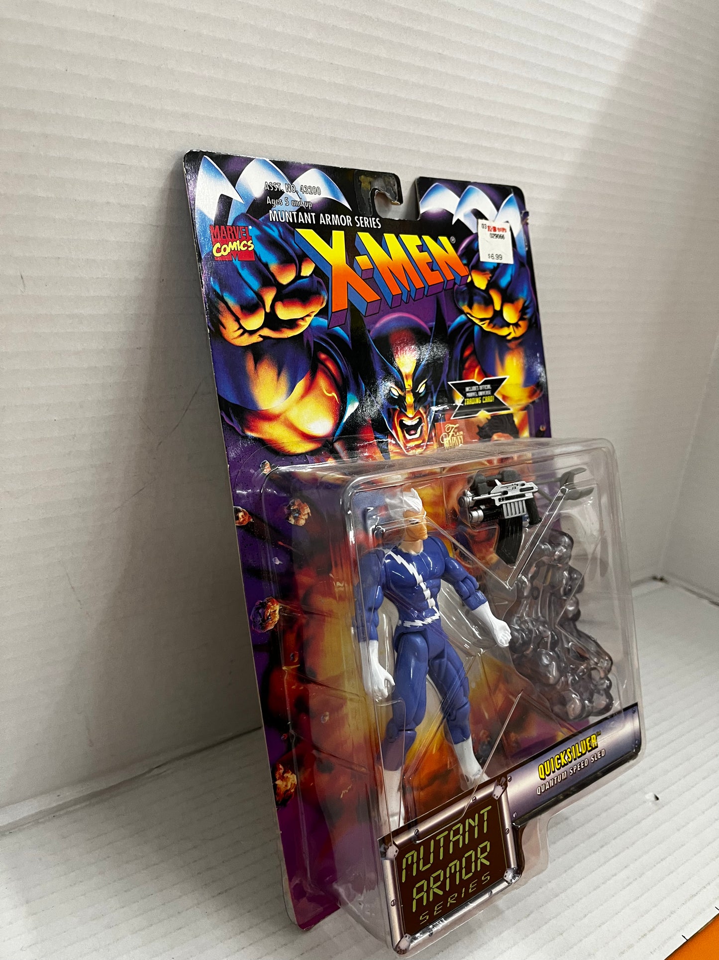 ToyBiz 1996 Marvel X-Men Mutant Armor Quicksilver (Purple) Action Figure
