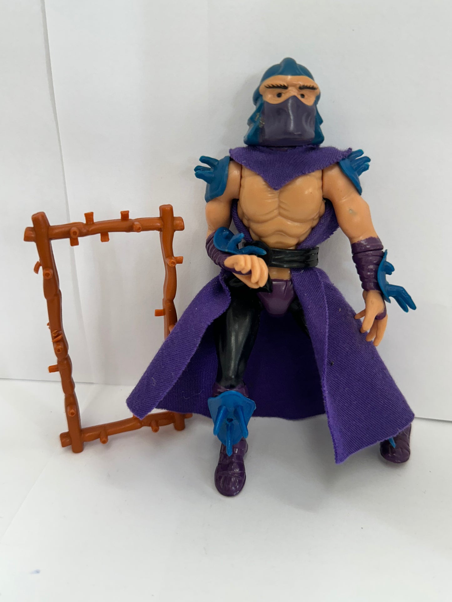 1988 TMNT  Teenage Mutant Ninja Turtles Shredder Action Figure W/ Weapon Rack