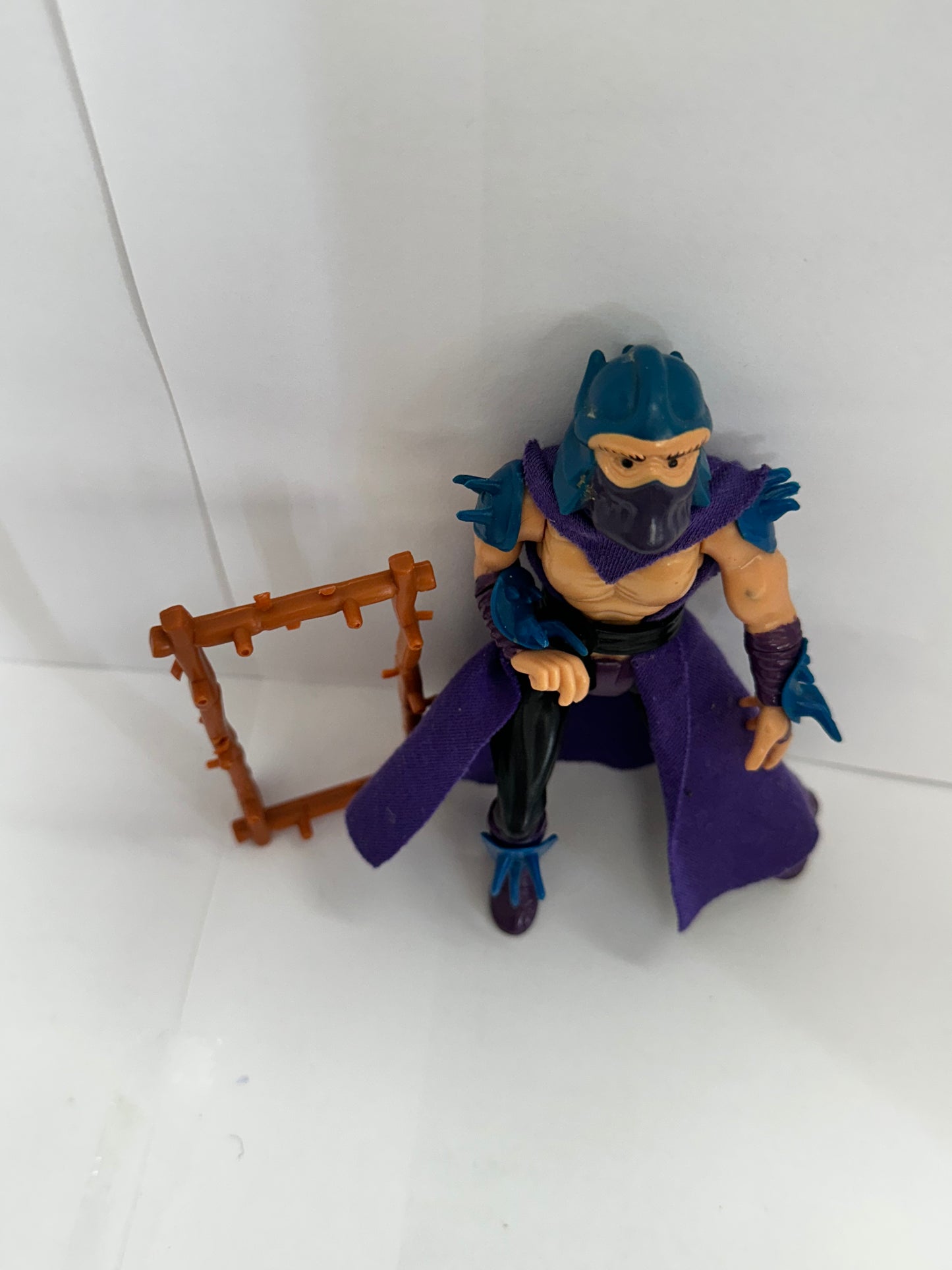 1988 TMNT  Teenage Mutant Ninja Turtles Shredder Action Figure W/ Weapon Rack