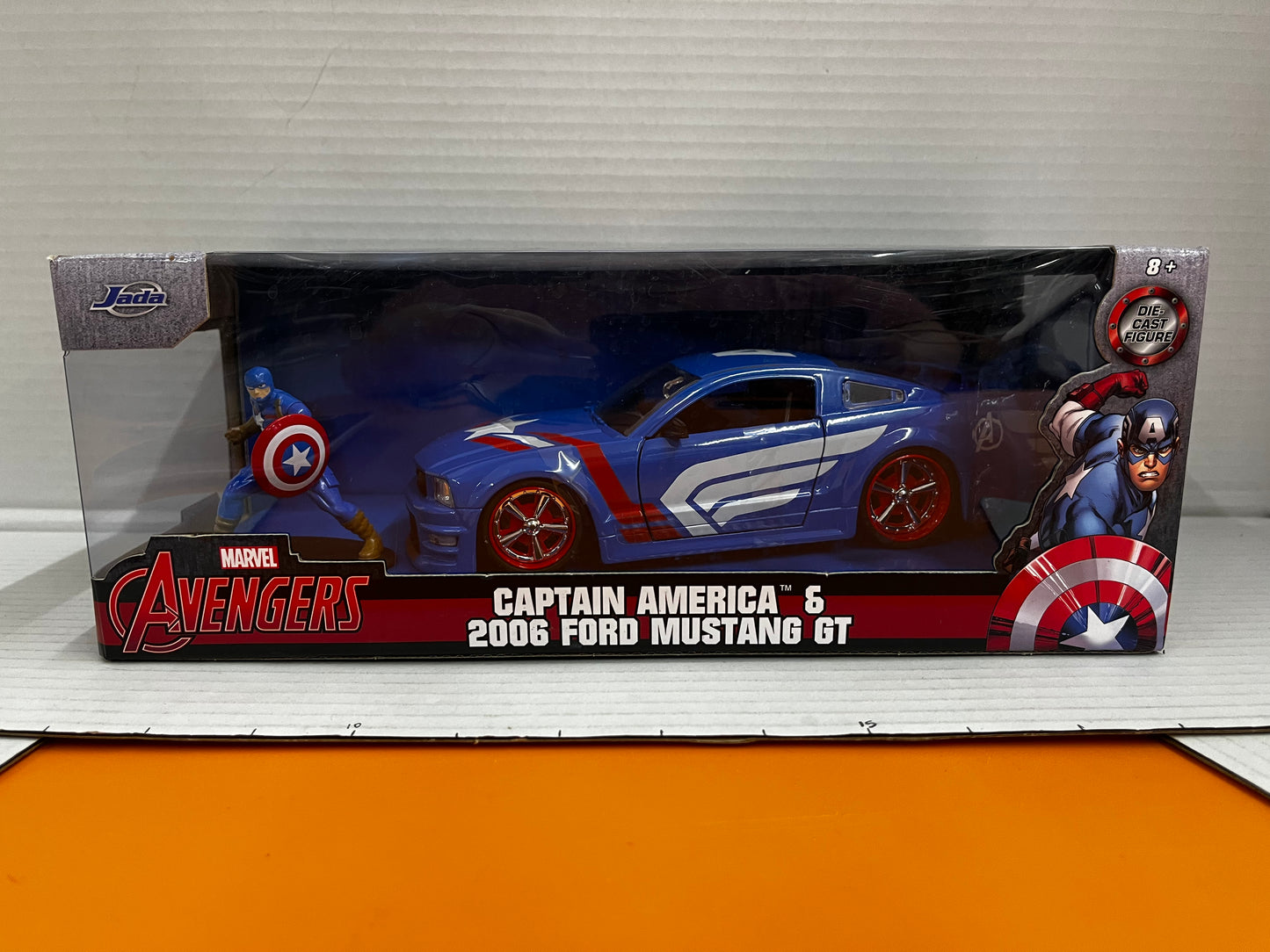 Jada 1:24 Hollywood Rides 2006 Ford Mustang GT & Captain America Avengers 31187