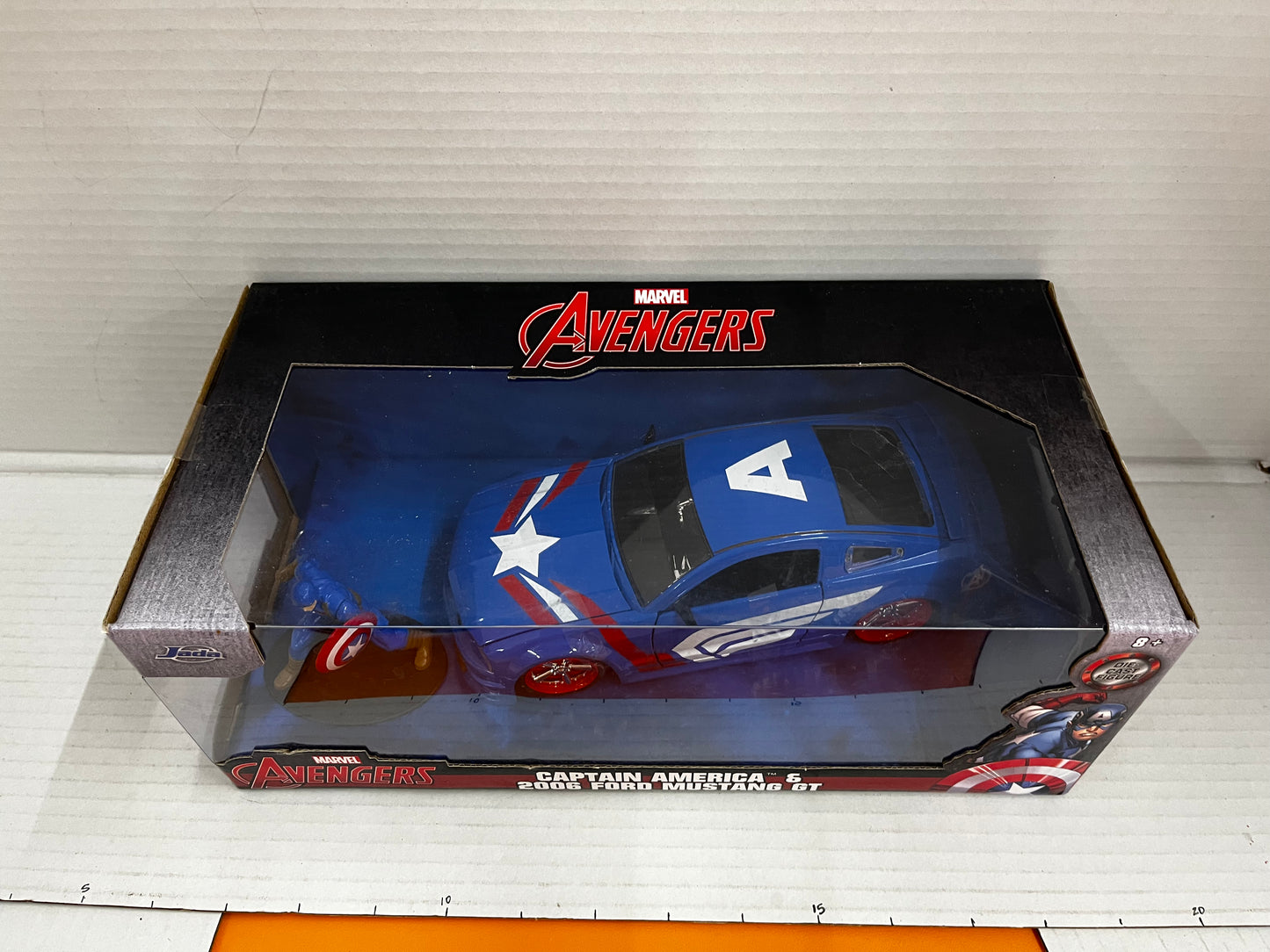 Jada 1:24 Hollywood Rides 2006 Ford Mustang GT & Captain America Avengers 31187