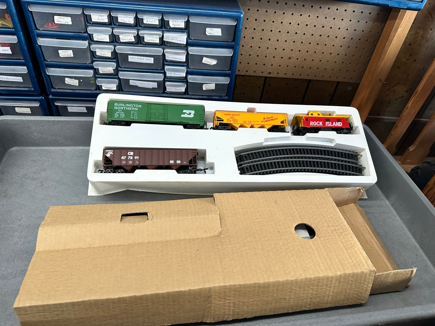 Tyco HO Overnight Freight Rock Island Sharknose Train Set