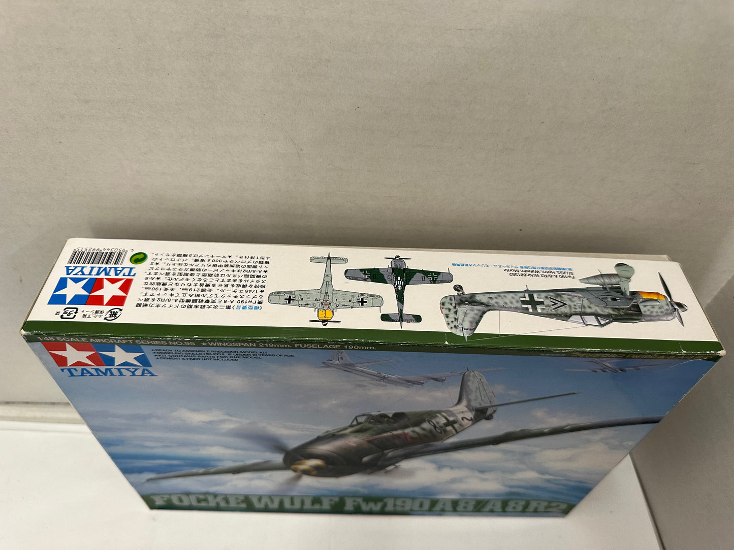 Tamiya Focke-Wulf FW190 A-8/A-8 R2 Fighter WWII - Plastic Model Airplane Kit