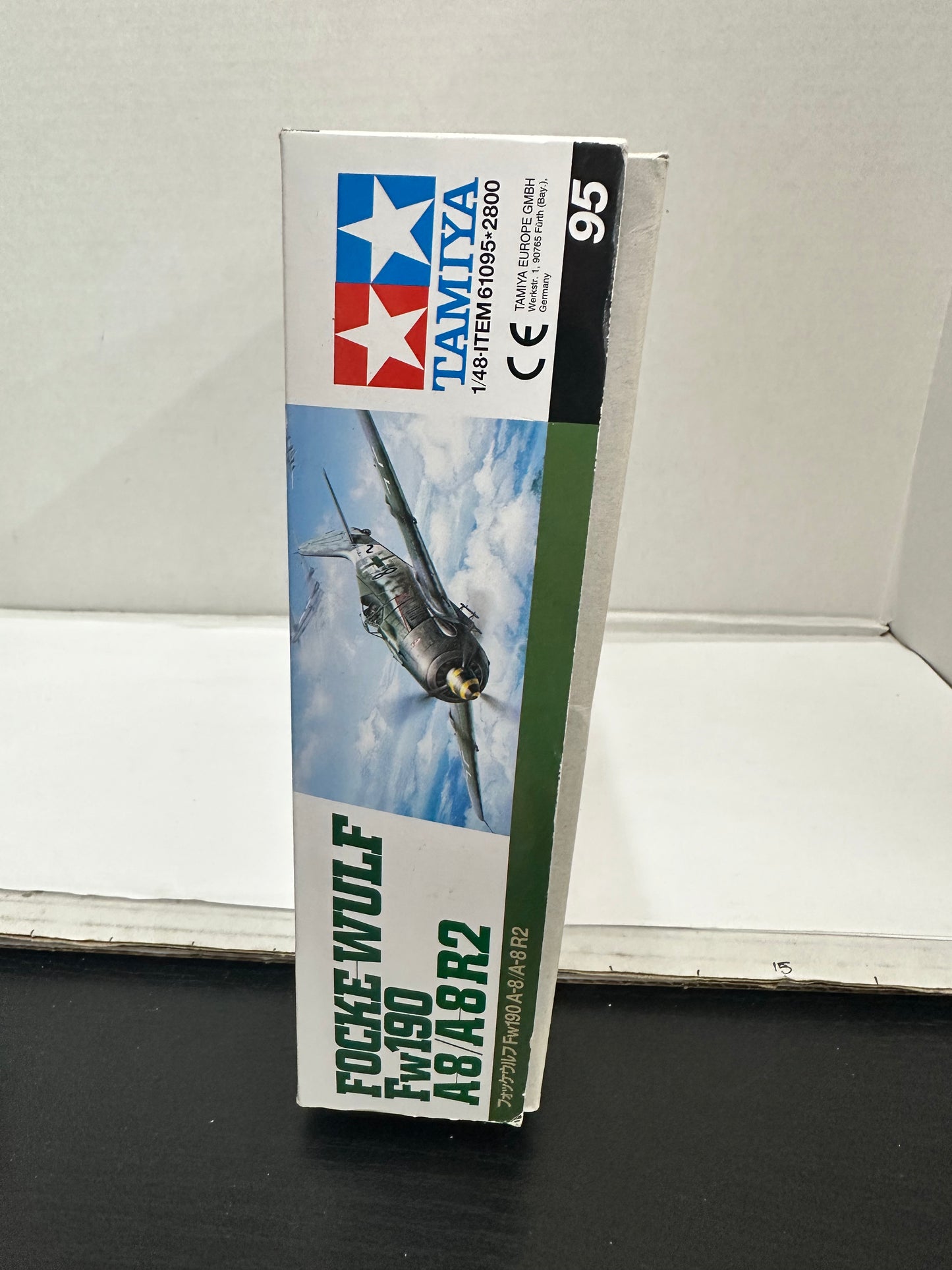 Tamiya Focke-Wulf FW190 A-8/A-8 R2 Fighter WWII - Plastic Model Airplane Kit