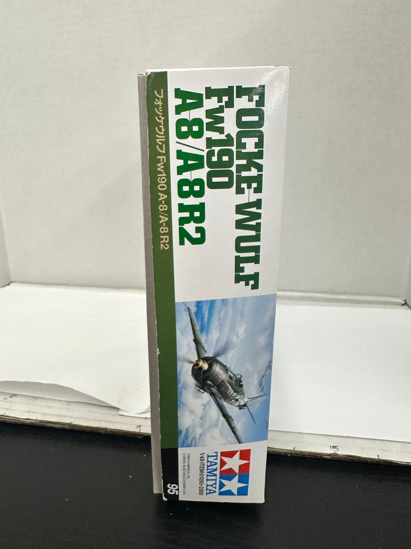 Tamiya Focke-Wulf FW190 A-8/A-8 R2 Fighter WWII - Plastic Model Airplane Kit