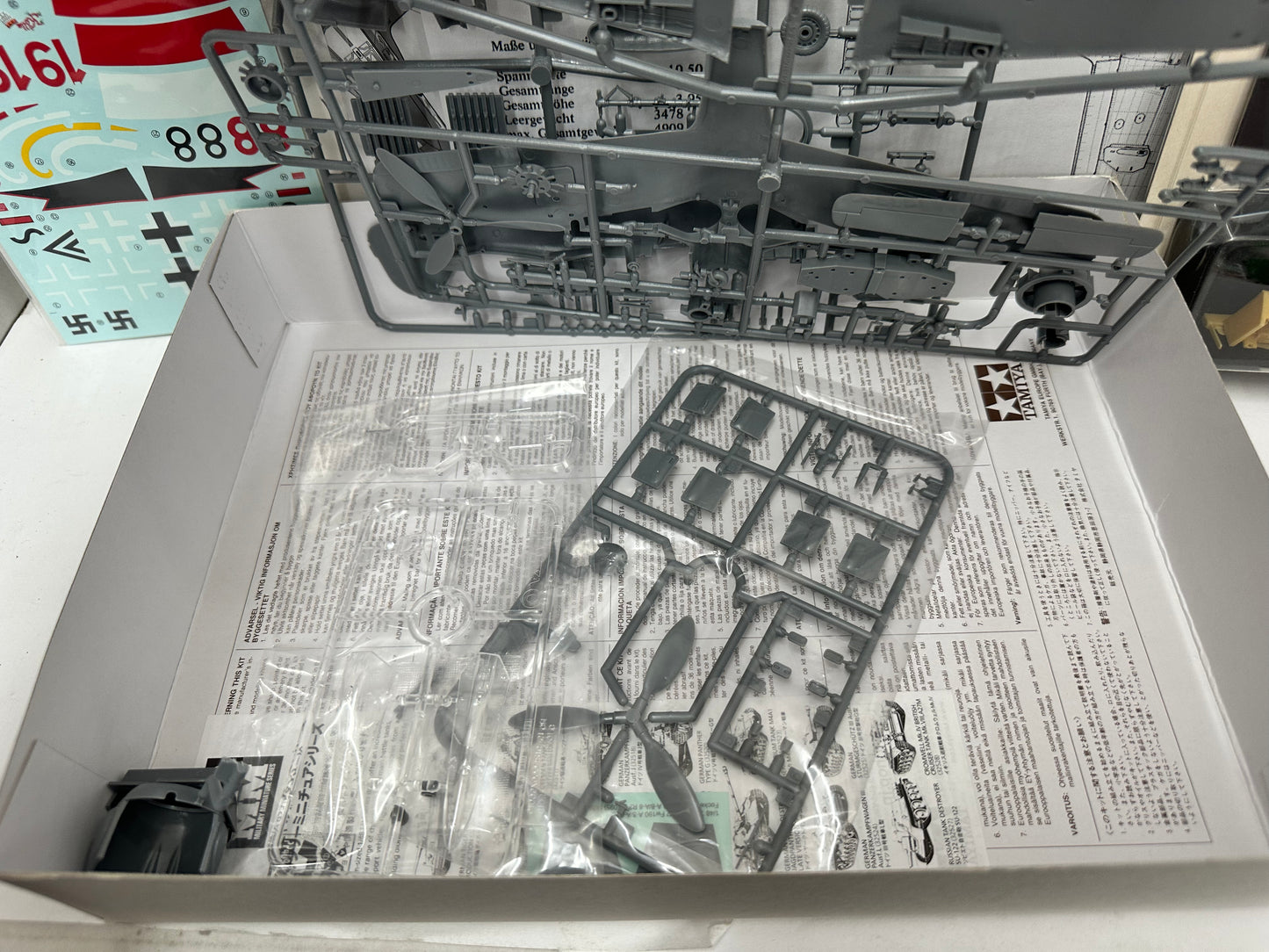 Tamiya Focke-Wulf FW190 A-8/A-8 R2 Fighter WWII - Plastic Model Airplane Kit