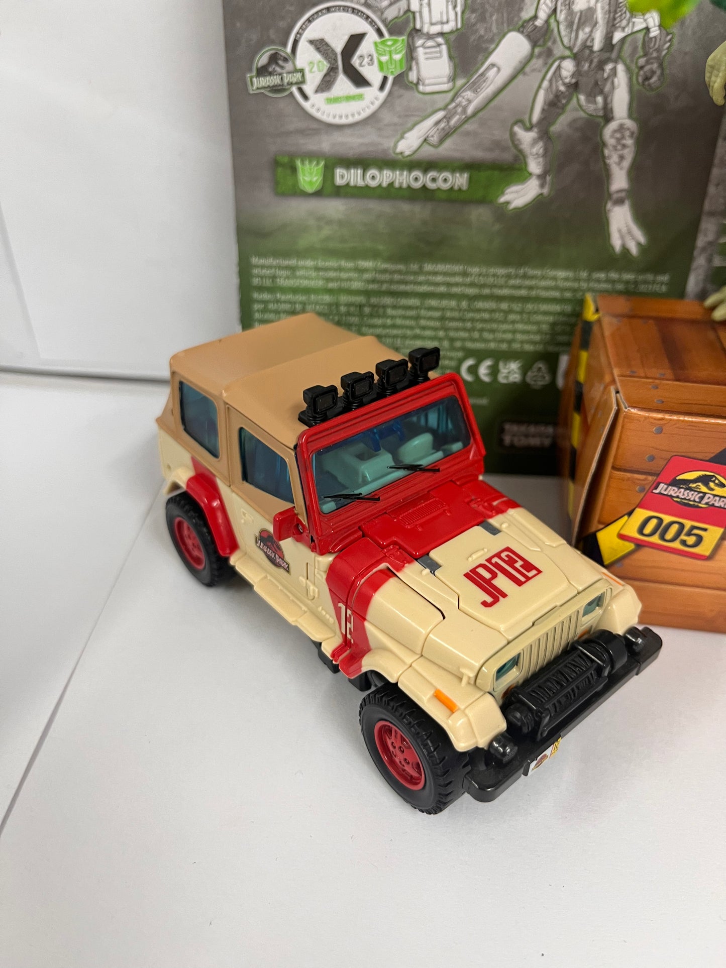 Jurassic Park Transformers Dilophocon Autobot JP12 Figure Mash-Up Pack