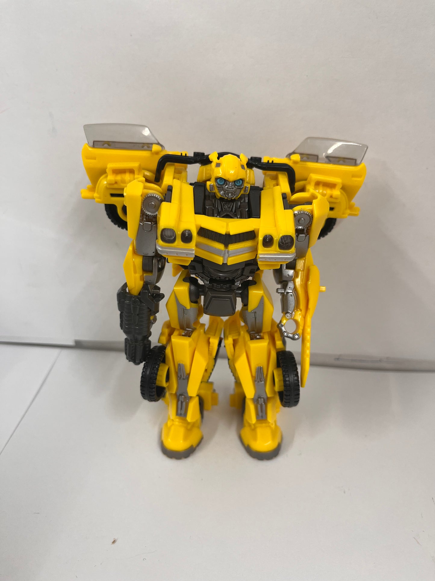 Hasbro Transformers Studio Series #87 Deluxe Class Bumblebee Action Figure