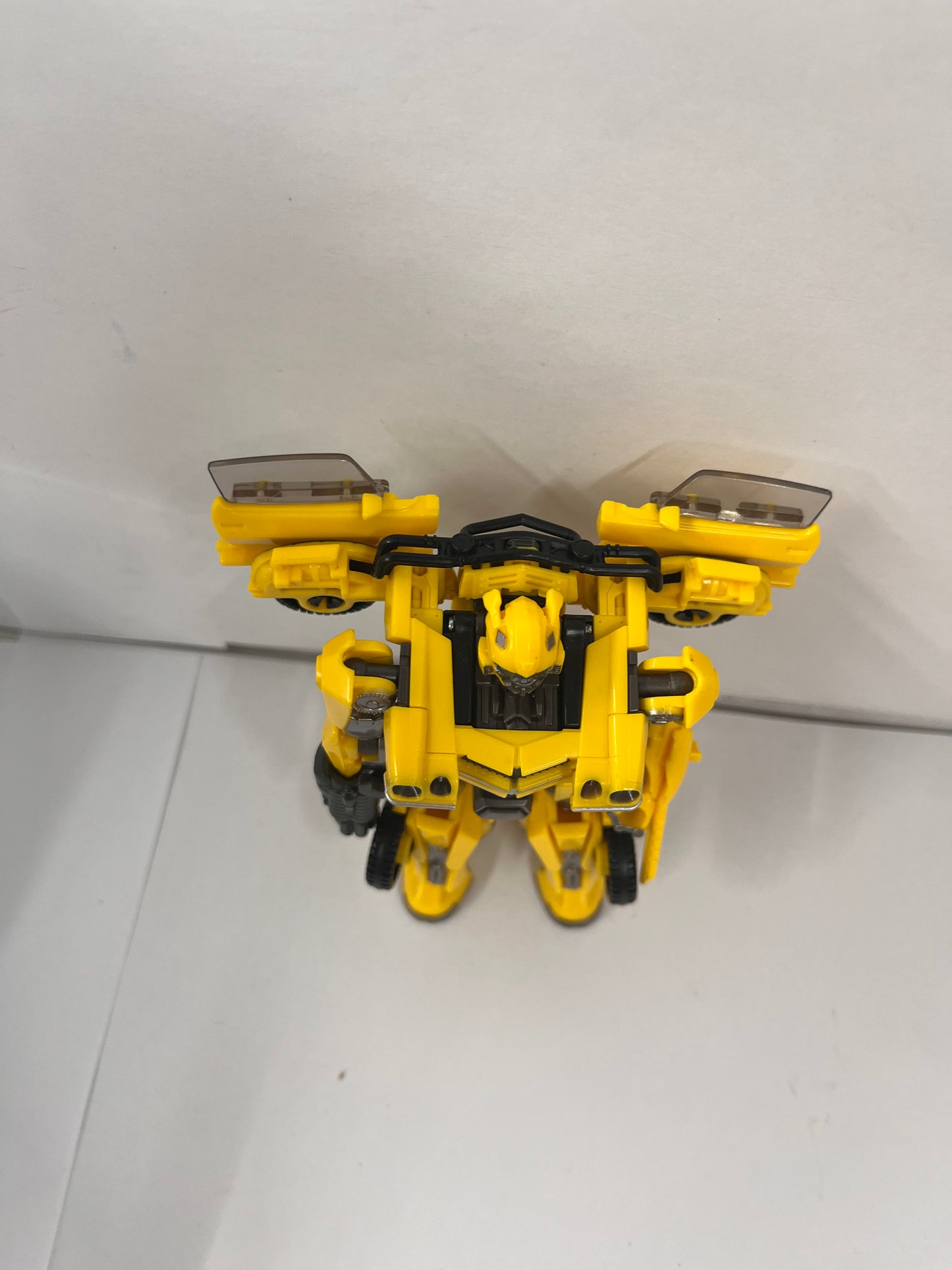 Hasbro Transformers Studio Series #87 Deluxe Class Bumblebee Action Figure