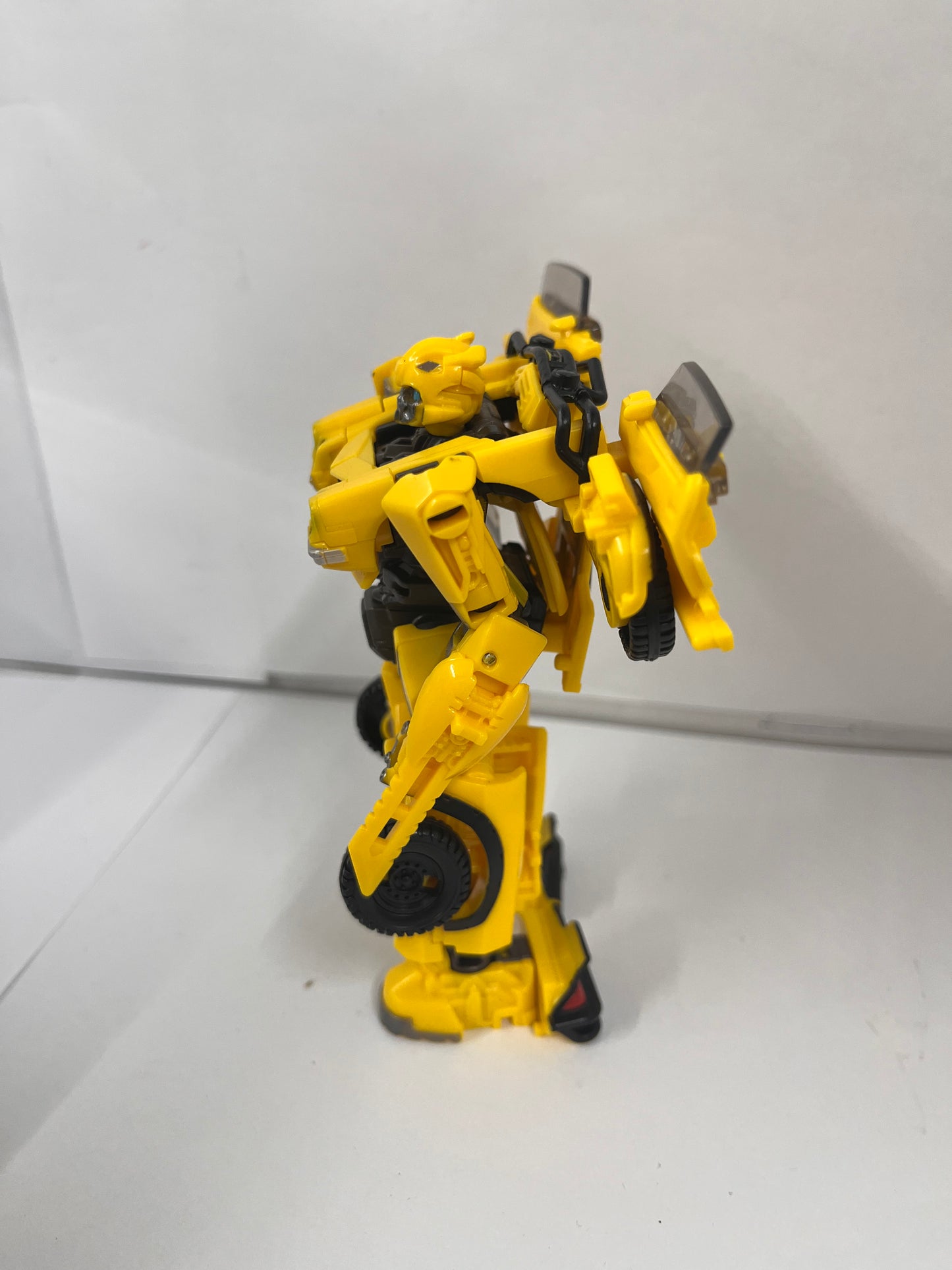 Hasbro Transformers Studio Series #87 Deluxe Class Bumblebee Action Figure