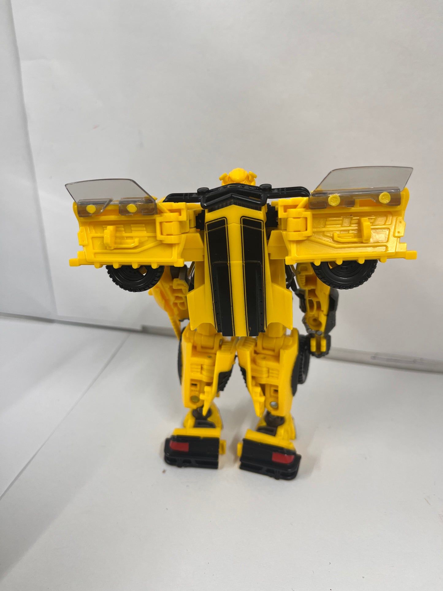 Hasbro Transformers Studio Series #87 Deluxe Class Bumblebee Action Figure
