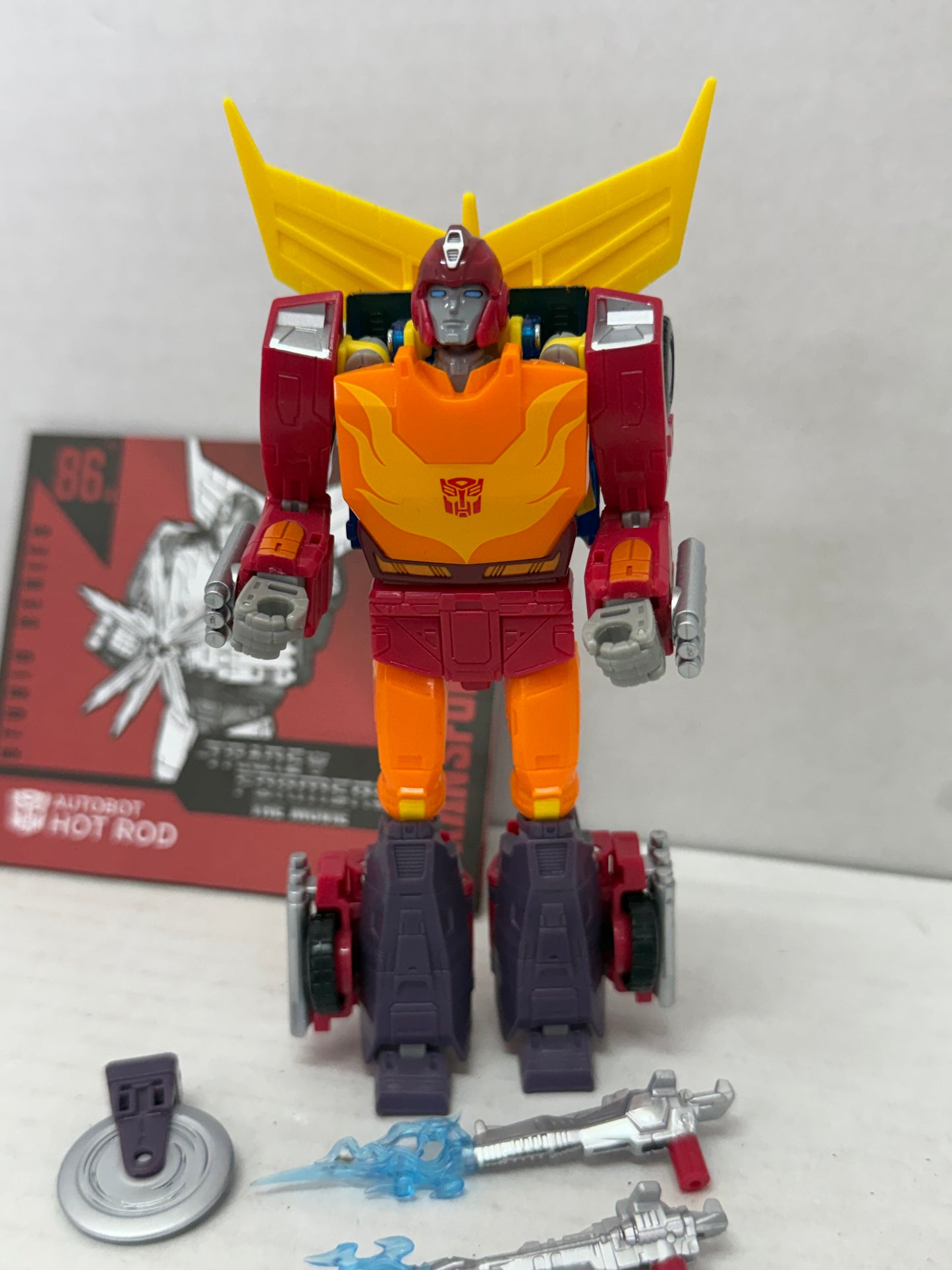 Transformers Autobot Hot Rod 86-04 Studio Series Voyager Class - With Weapons