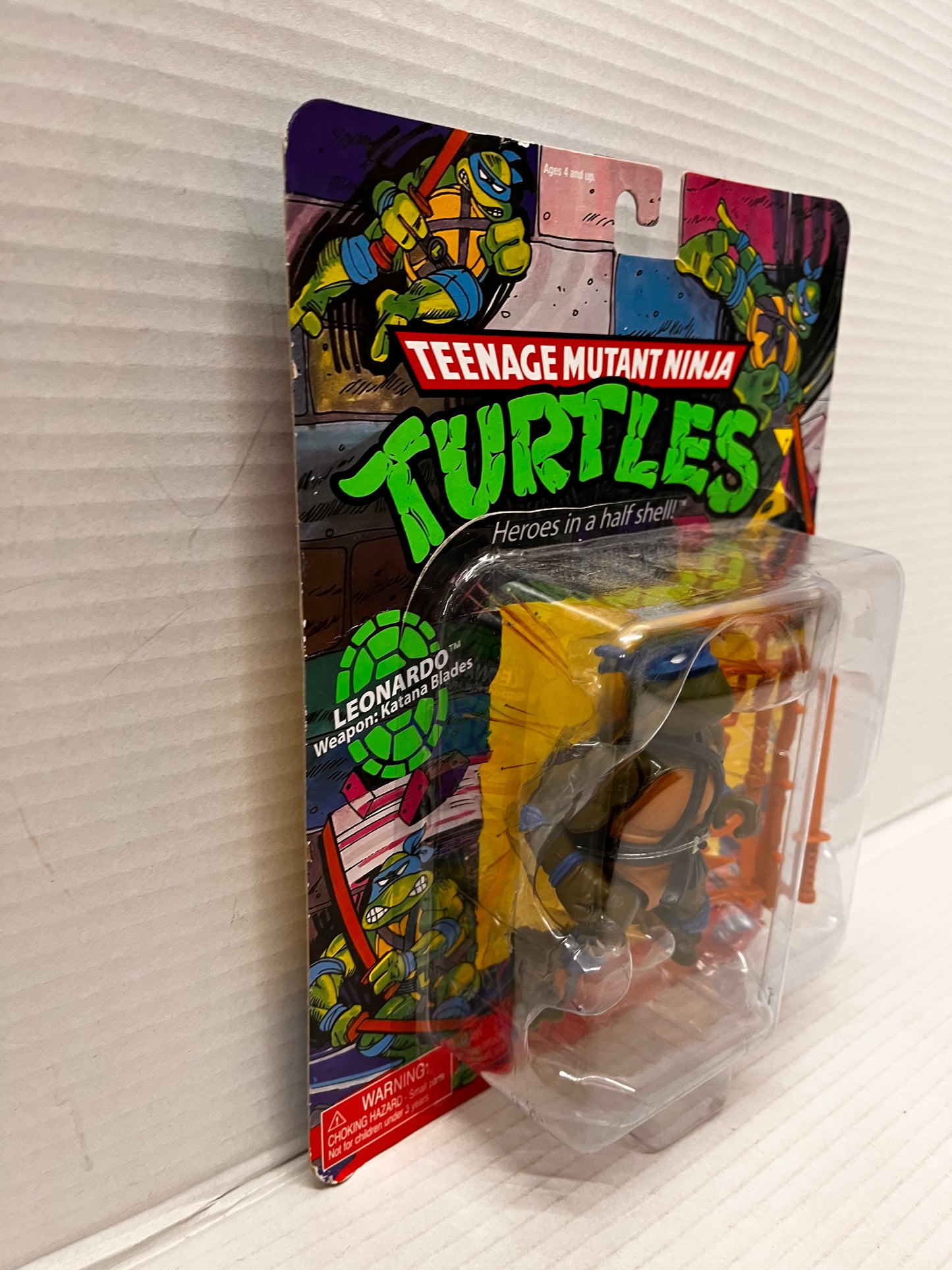2021 TMNT Classic Basic Leonardo Figure - Teenage Mutant Ninja Turtles