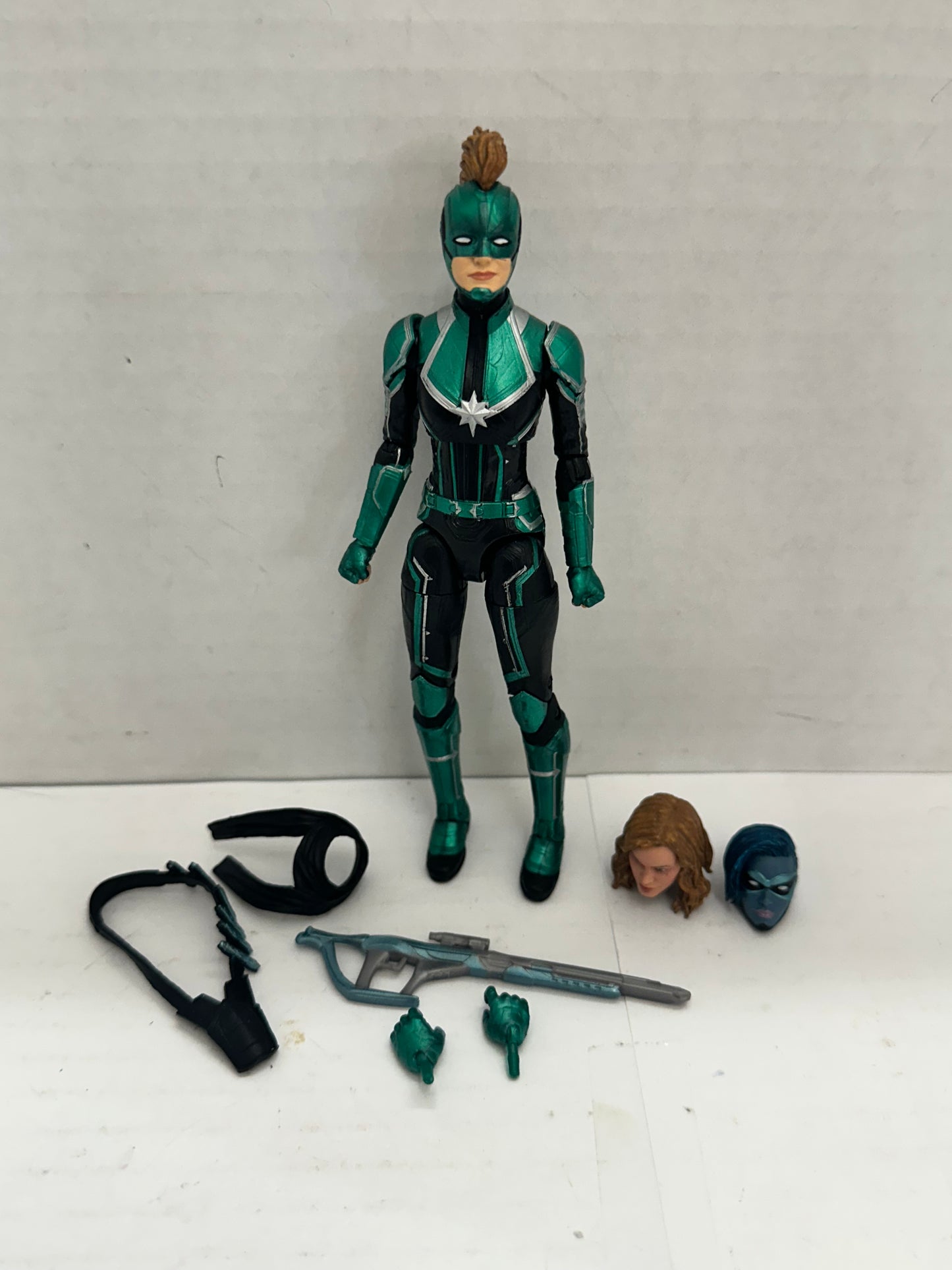 2019 Hasbro Marvel Legends Series:  Captain Marvel Starforce 6” Action Figure