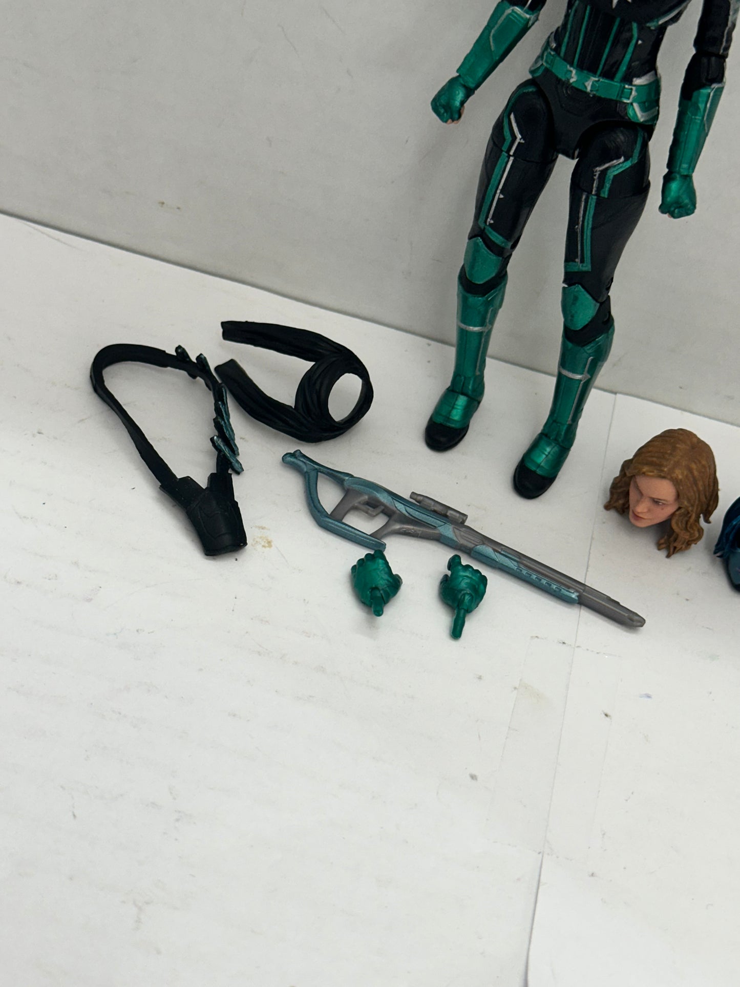 2019 Hasbro Marvel Legends Series:  Captain Marvel Starforce 6” Action Figure